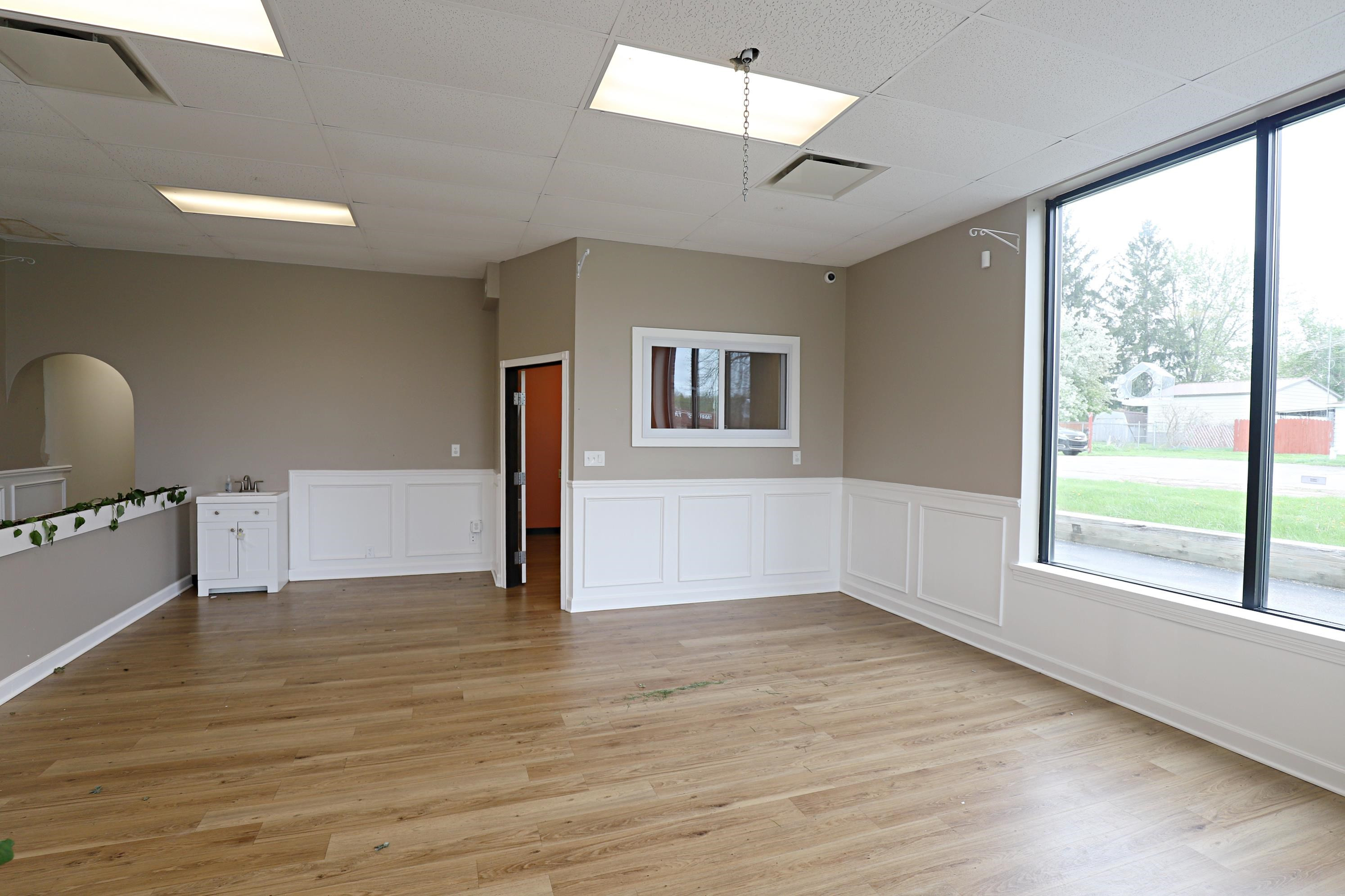 1091 E Bristol Road, Burton, MI 48529 — Photo 12