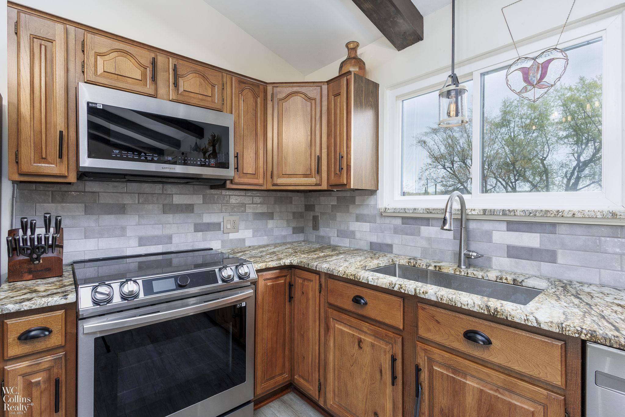 9059 Sandy Ridge Drive, White Lake, MI — Photo 11