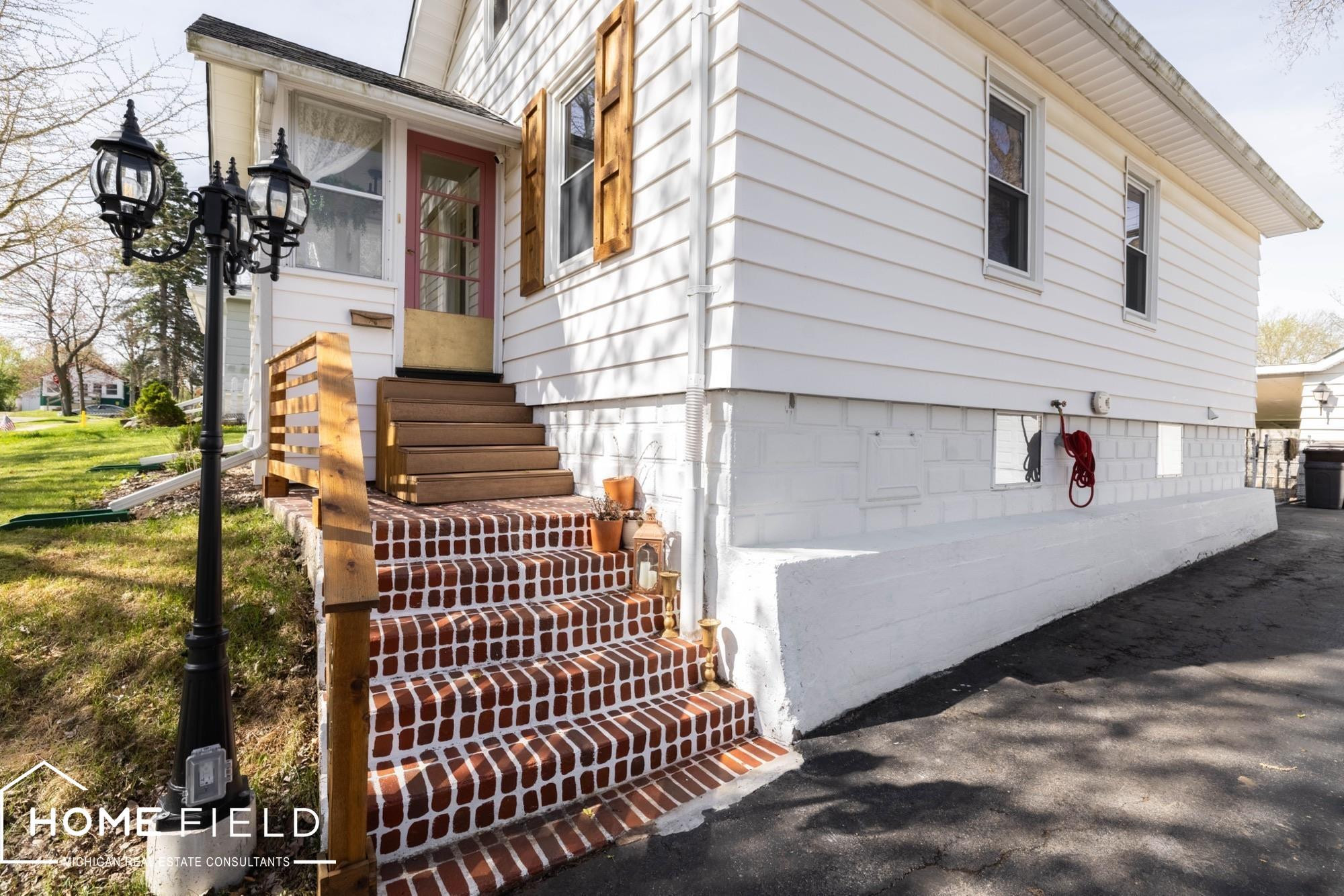 1314 Broadway Avenue, Owosso, MI 48867 — Photo 2