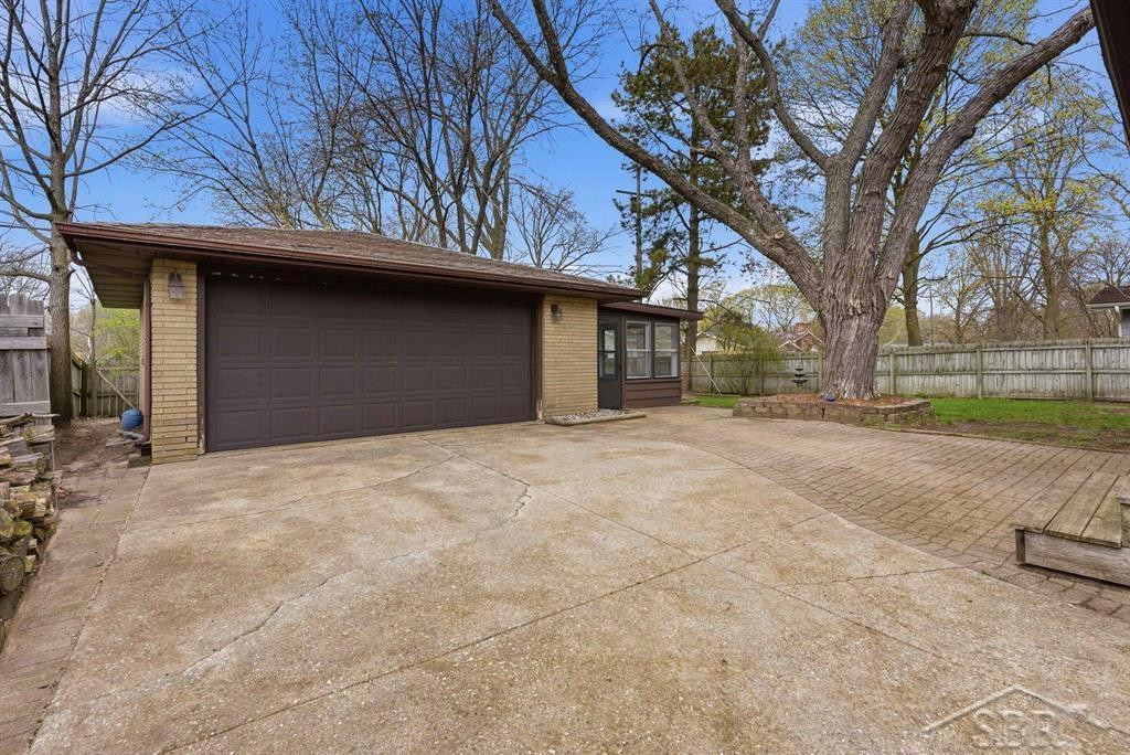 2811 Dina Street, Midland, MI 48642 — Photo 2