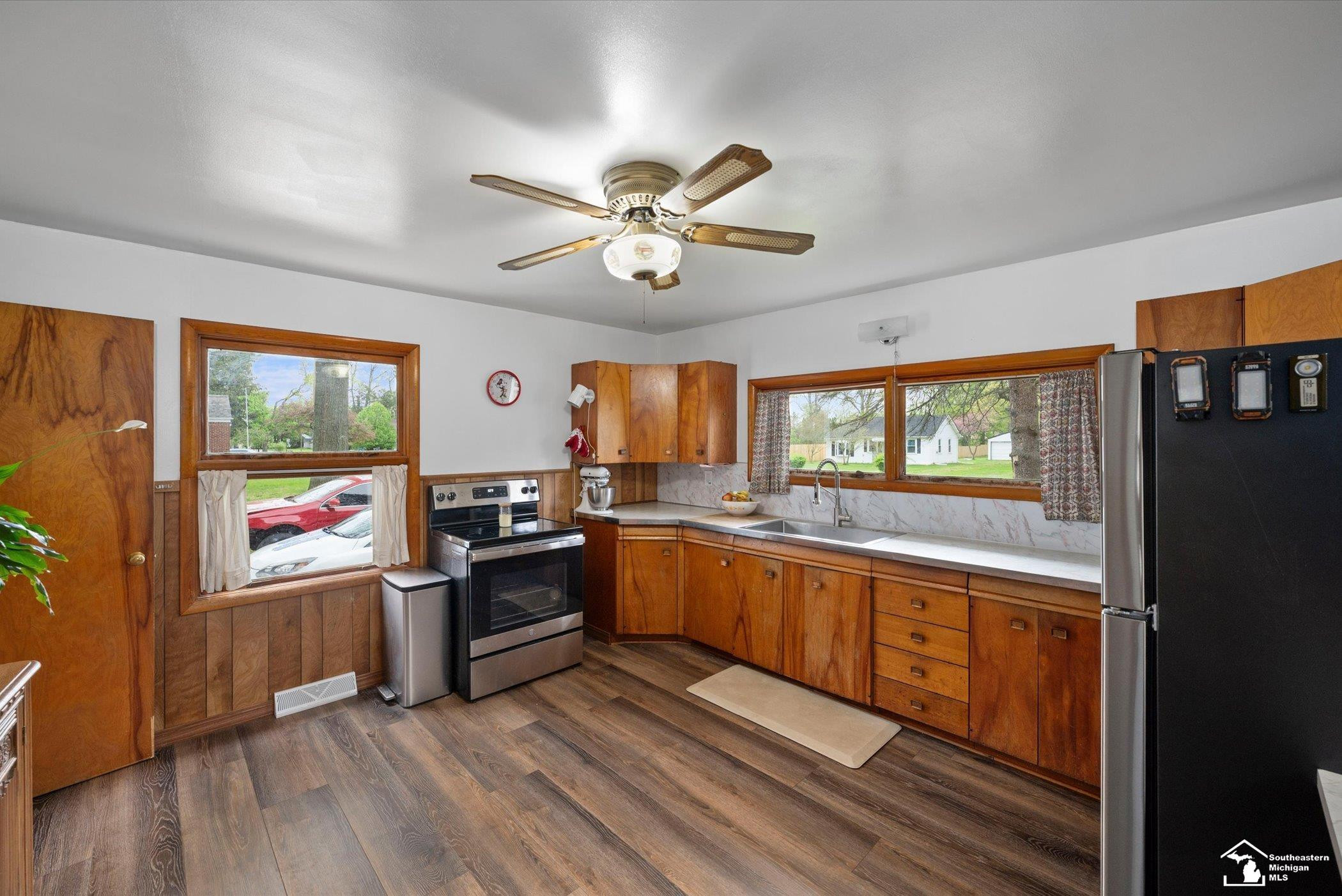 1128 S Park Drive, Temperance, MI 48182 — Photo 12