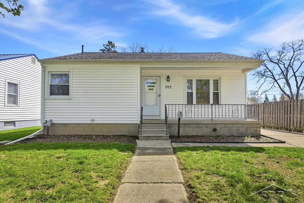 707 Raymond Street, Bay City, MI 48706 — front exterior