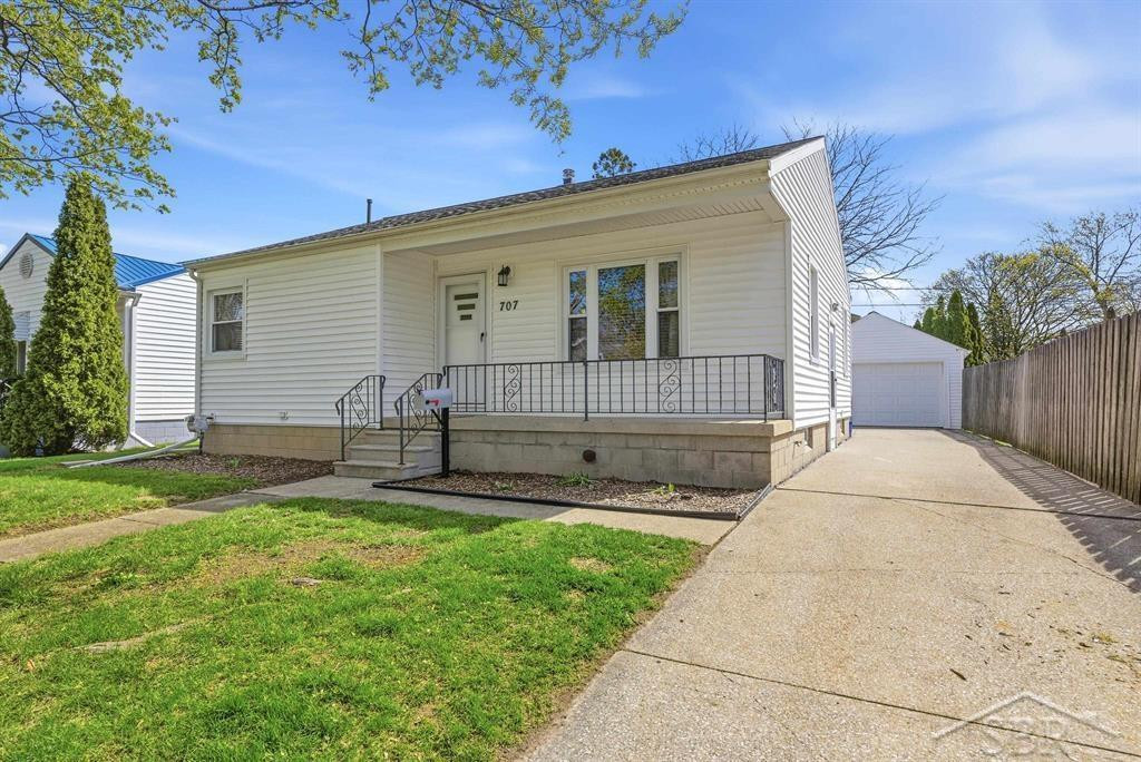 707 Raymond Street, Bay City, MI 48706 — Photo 2