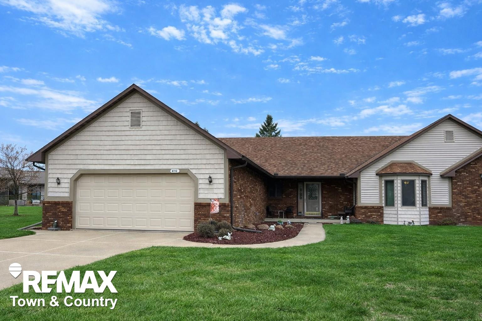 6112 Oak Creek Drive, Swartz Creek, MI 48473 — front exterior