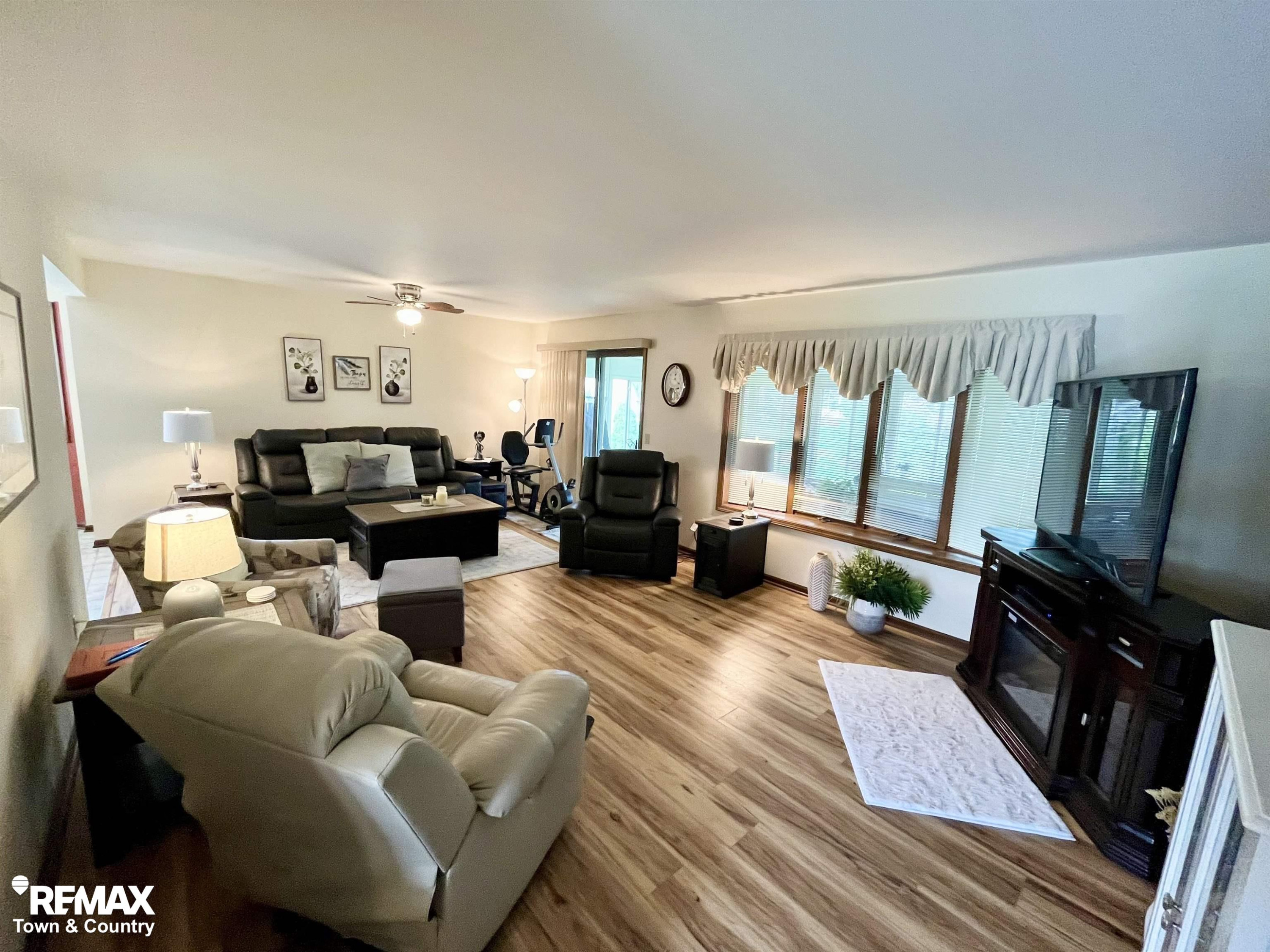 6112 Oak Creek Drive, Swartz Creek, MI 48473 — Photo 5