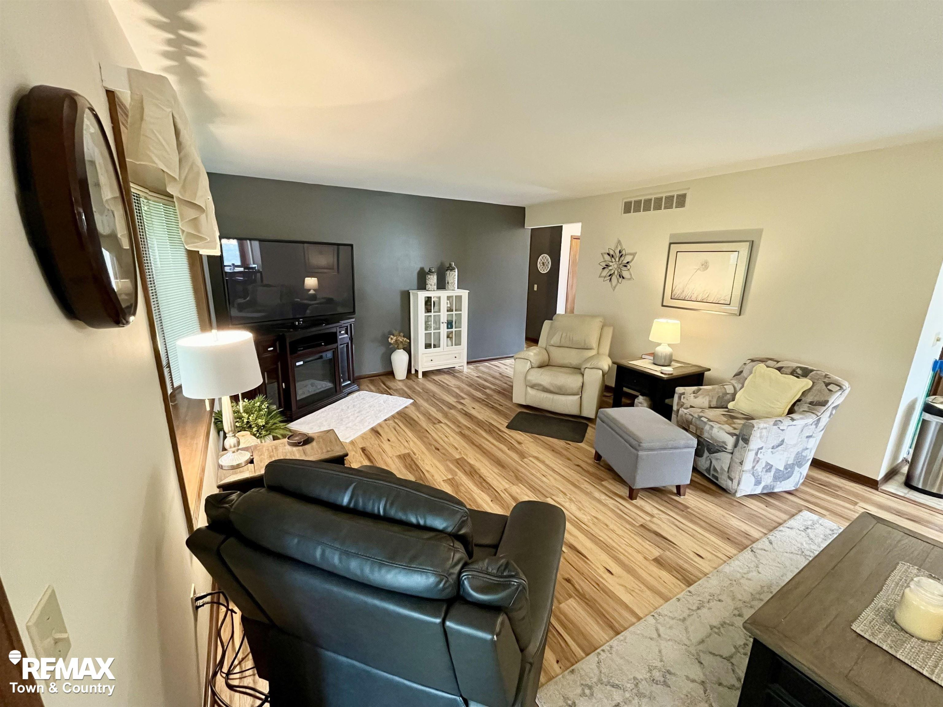 6112 Oak Creek Drive, Swartz Creek, MI 48473 — Photo 8