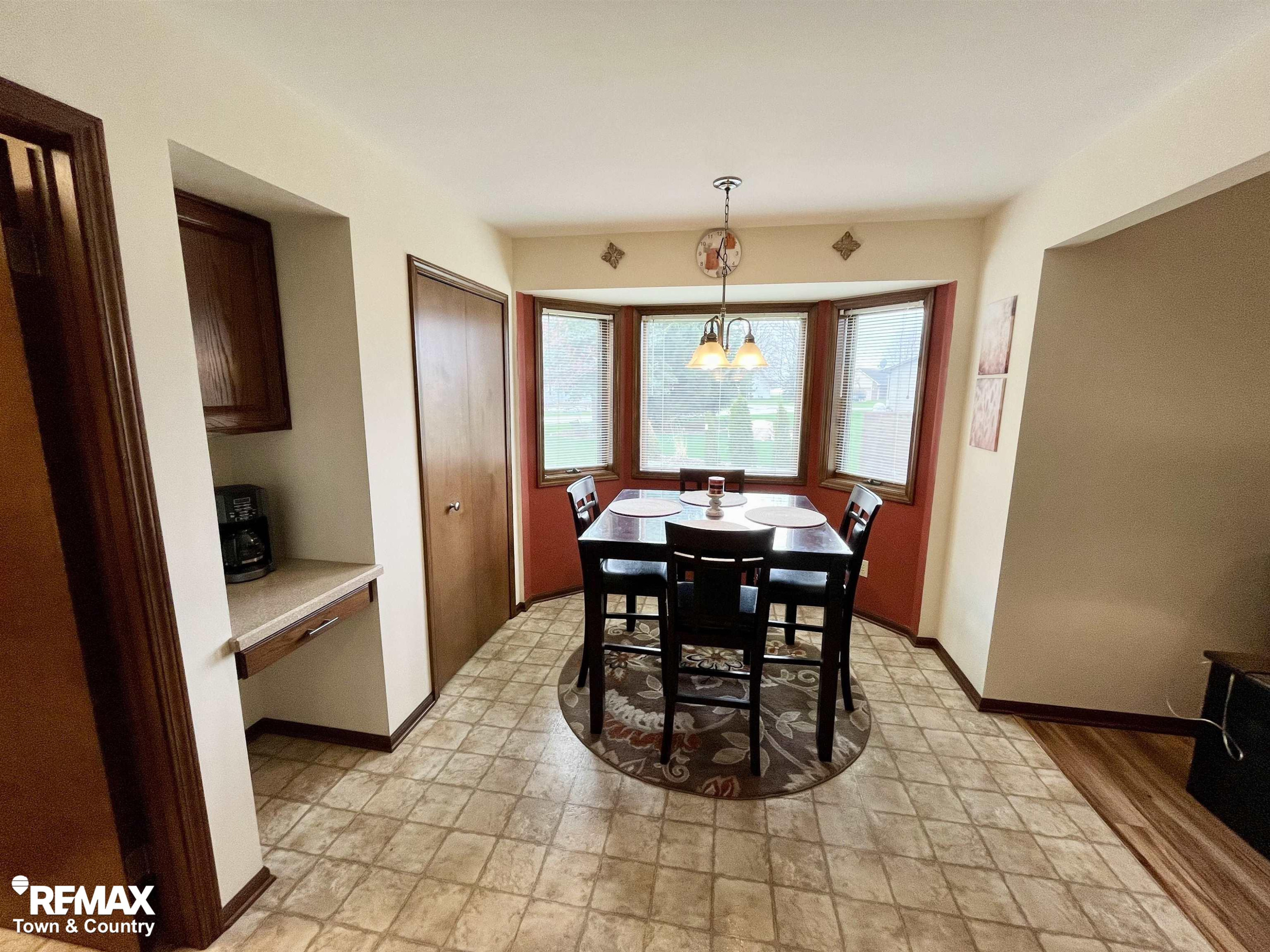 6112 Oak Creek Drive, Swartz Creek, MI 48473 — Photo 9
