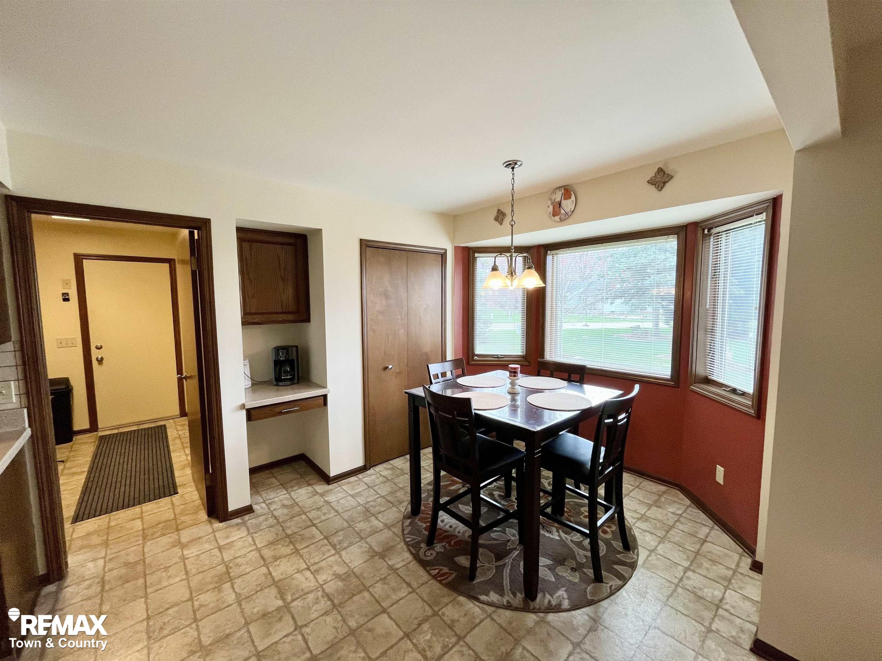 6112 Oak Creek Drive, Swartz Creek, MI 48473 — Photo 11