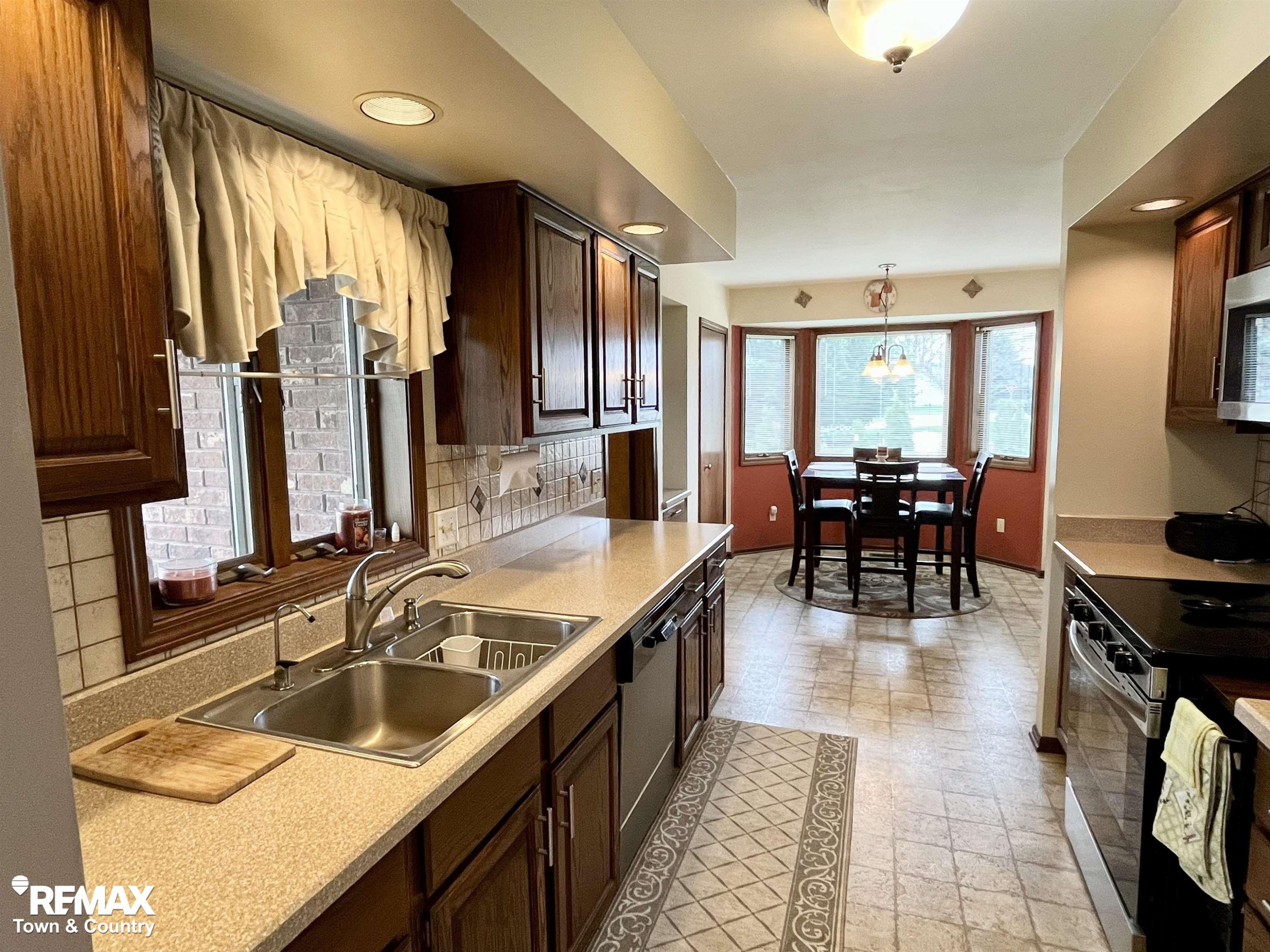 6112 Oak Creek Drive, Swartz Creek, MI 48473 — Photo 12
