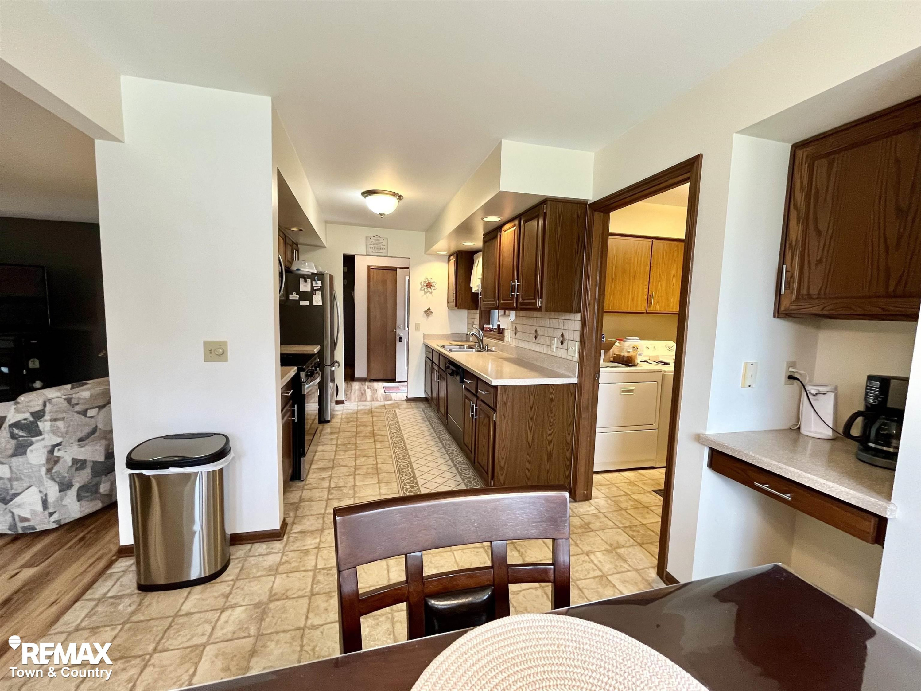 6112 Oak Creek Drive, Swartz Creek, MI 48473 — Photo 13