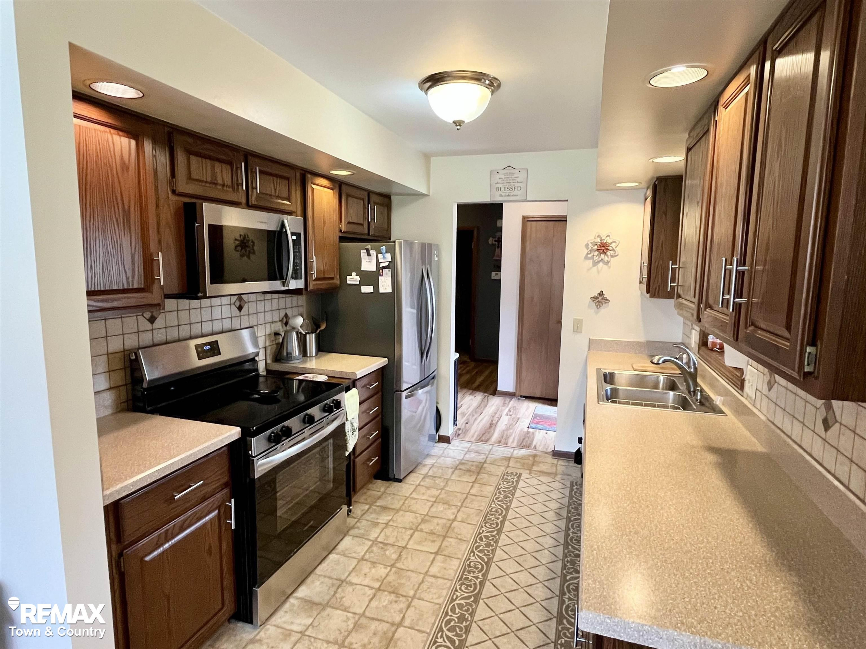 6112 Oak Creek Drive, Swartz Creek, MI 48473 — Photo 14