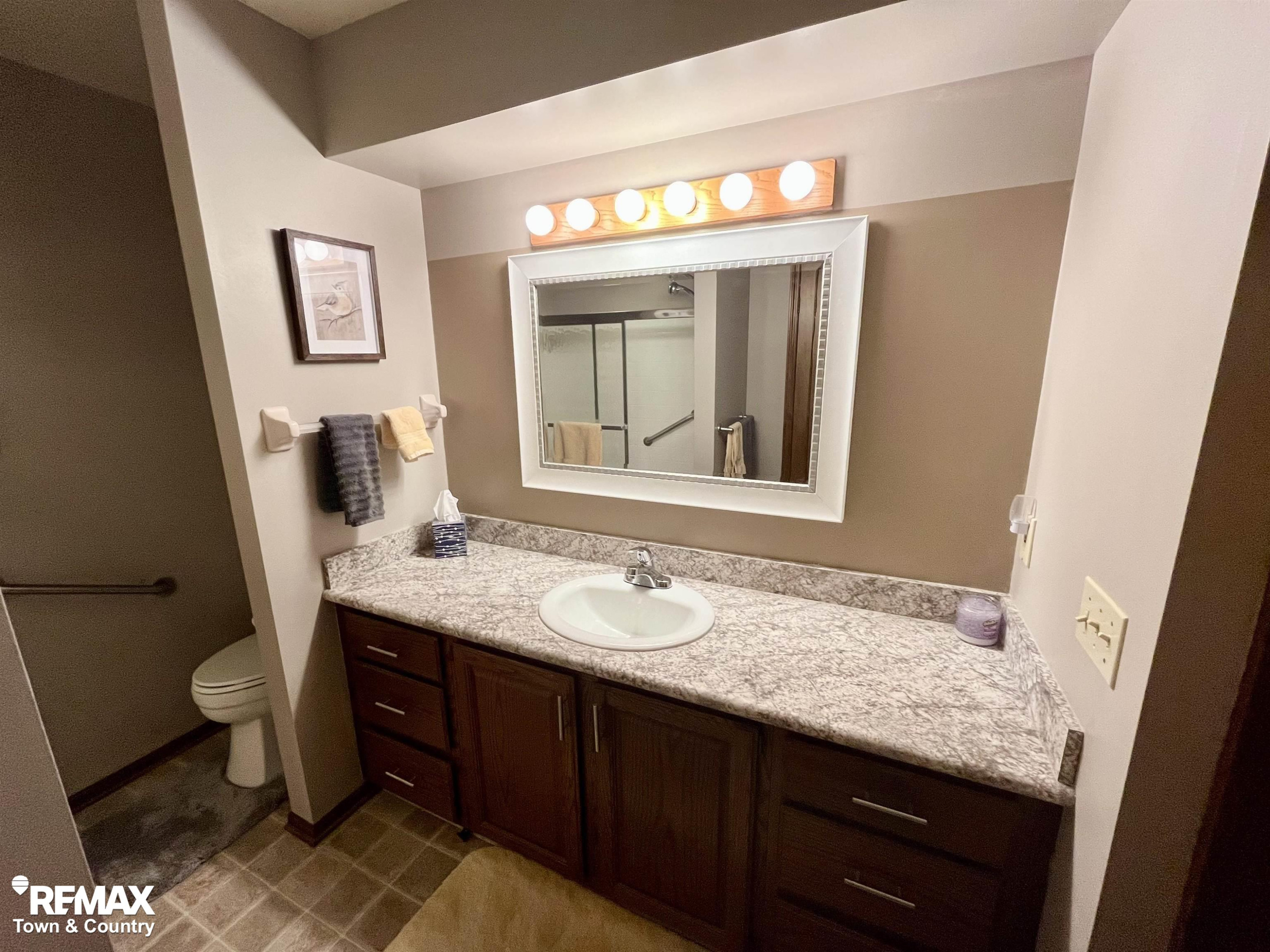 6112 Oak Creek Drive, Swartz Creek, MI 48473 — Photo 24