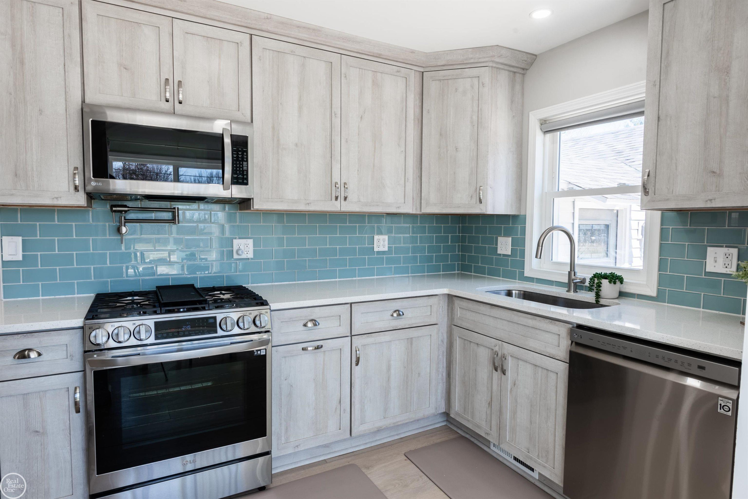 4134 N River Road, MI 48059 — Photo 4