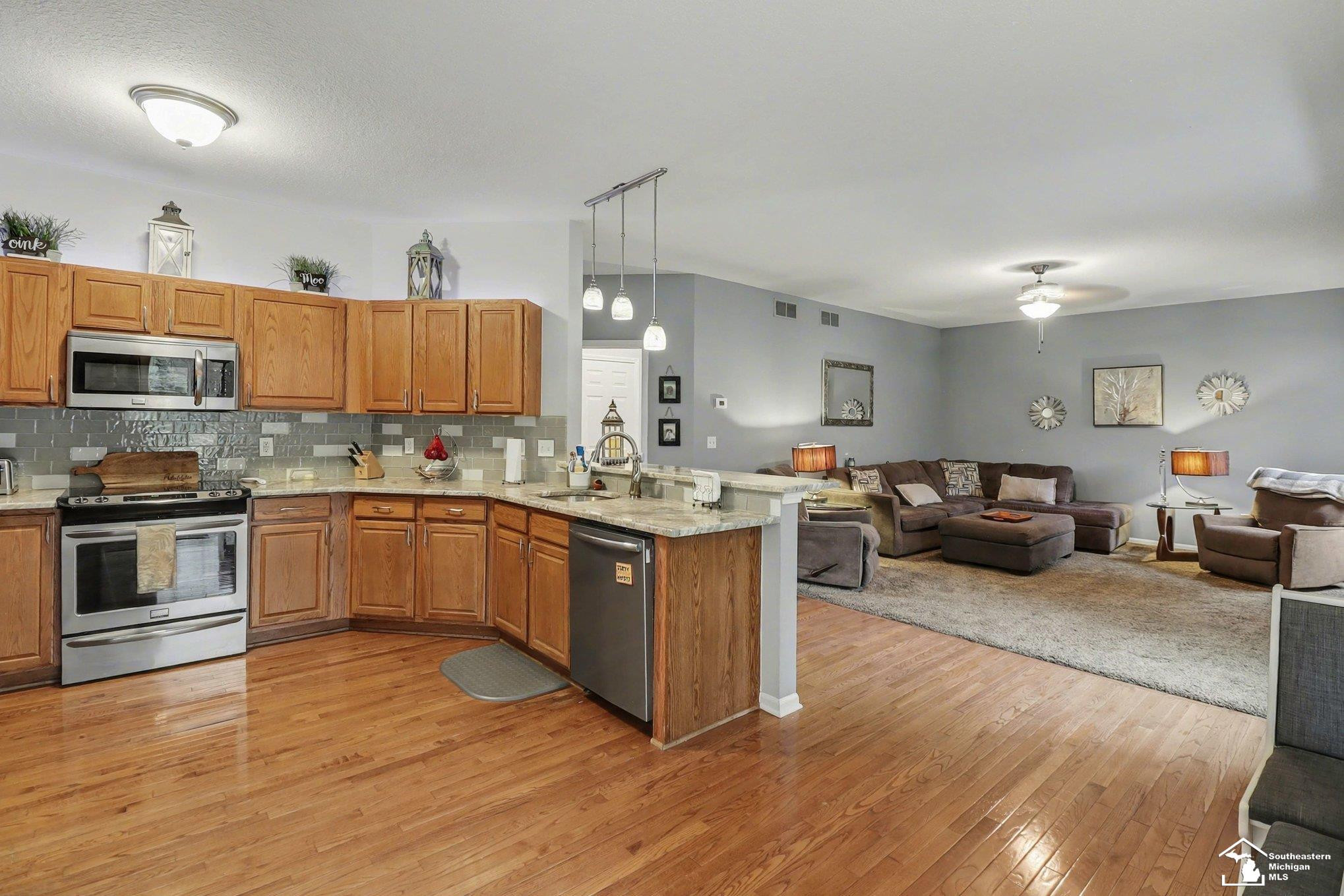 23728 W Creek Drive, New Boston, MI 48164 — Photo 8