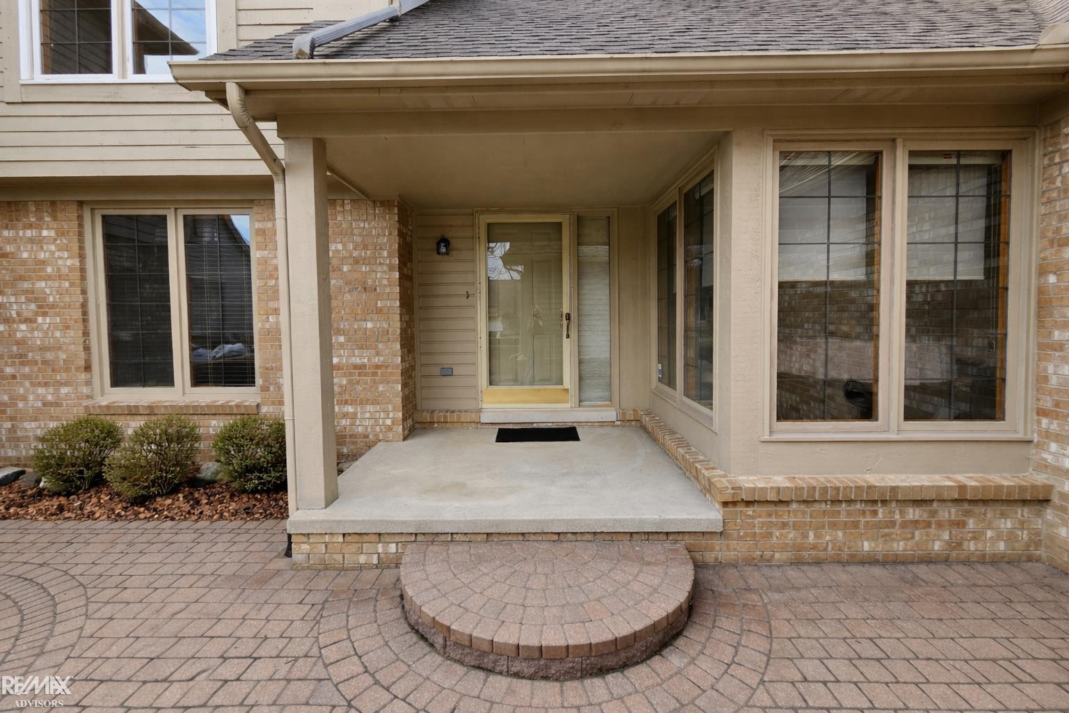 16890 SANDSTONE Circle, MI 48042 — Photo 4