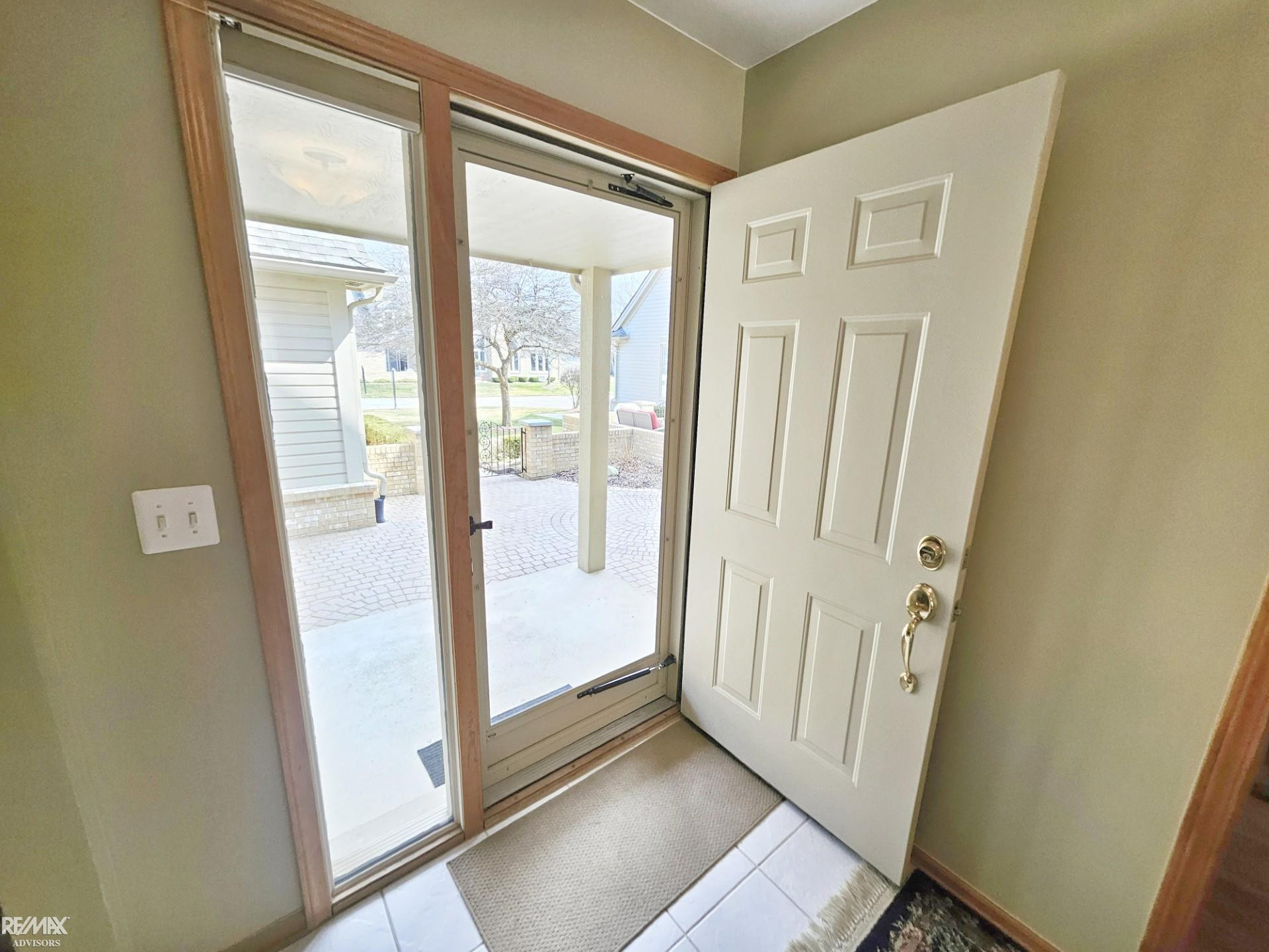 16890 SANDSTONE Circle, MI 48042 — Photo 5