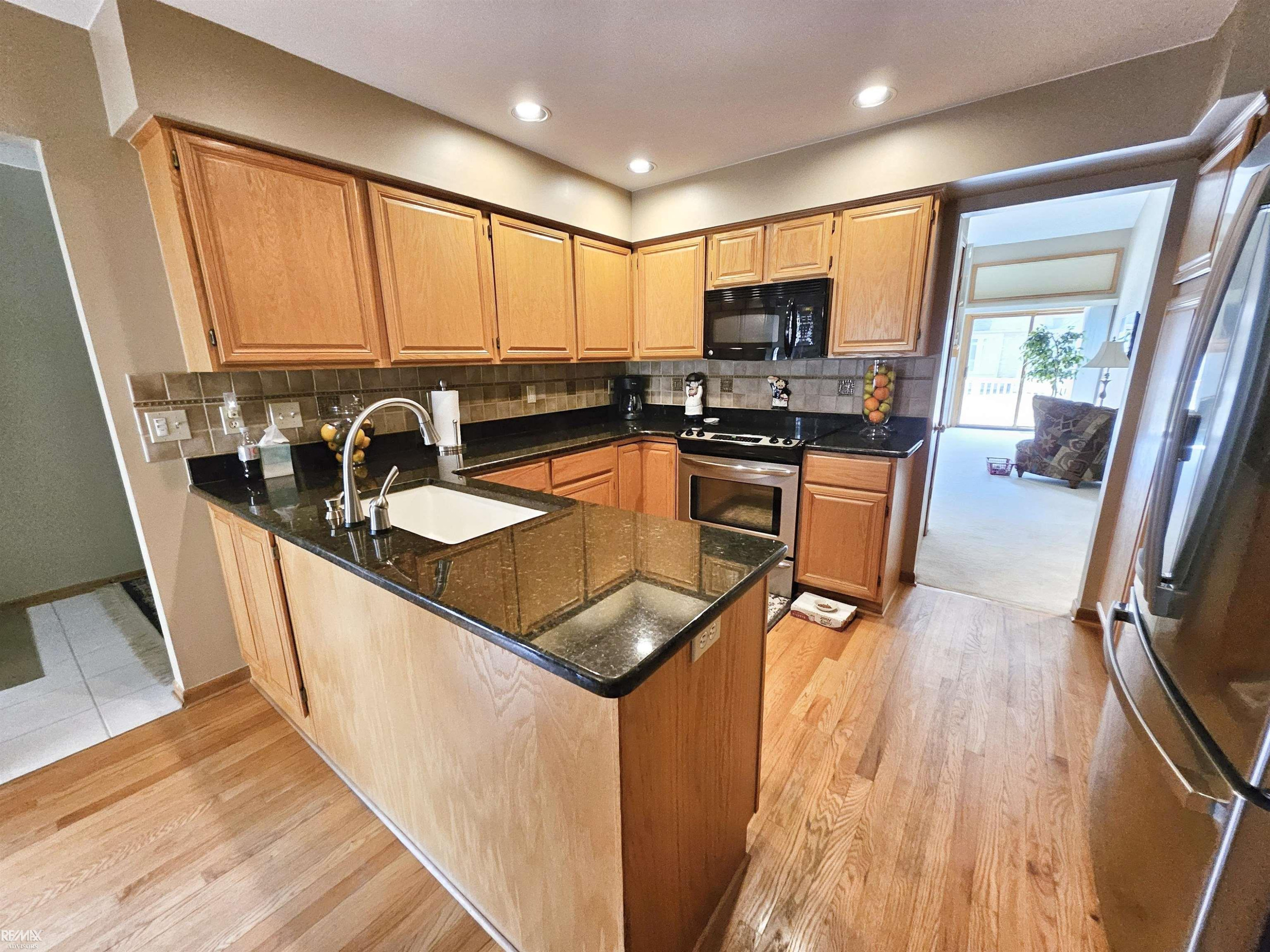 16890 SANDSTONE Circle, MI 48042 — Photo 14