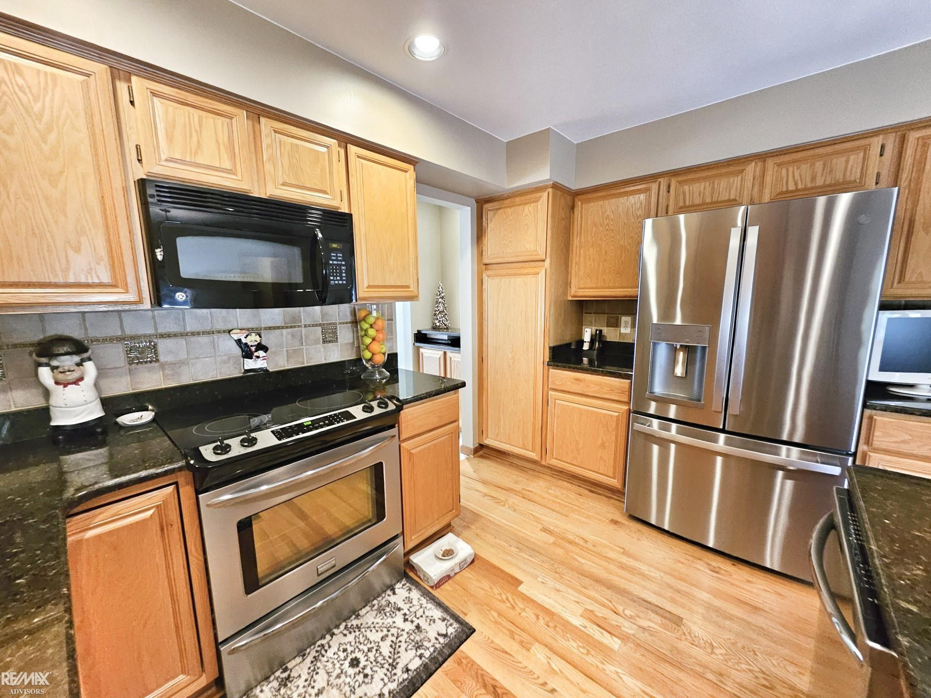 16890 SANDSTONE Circle, MI 48042 — Photo 15