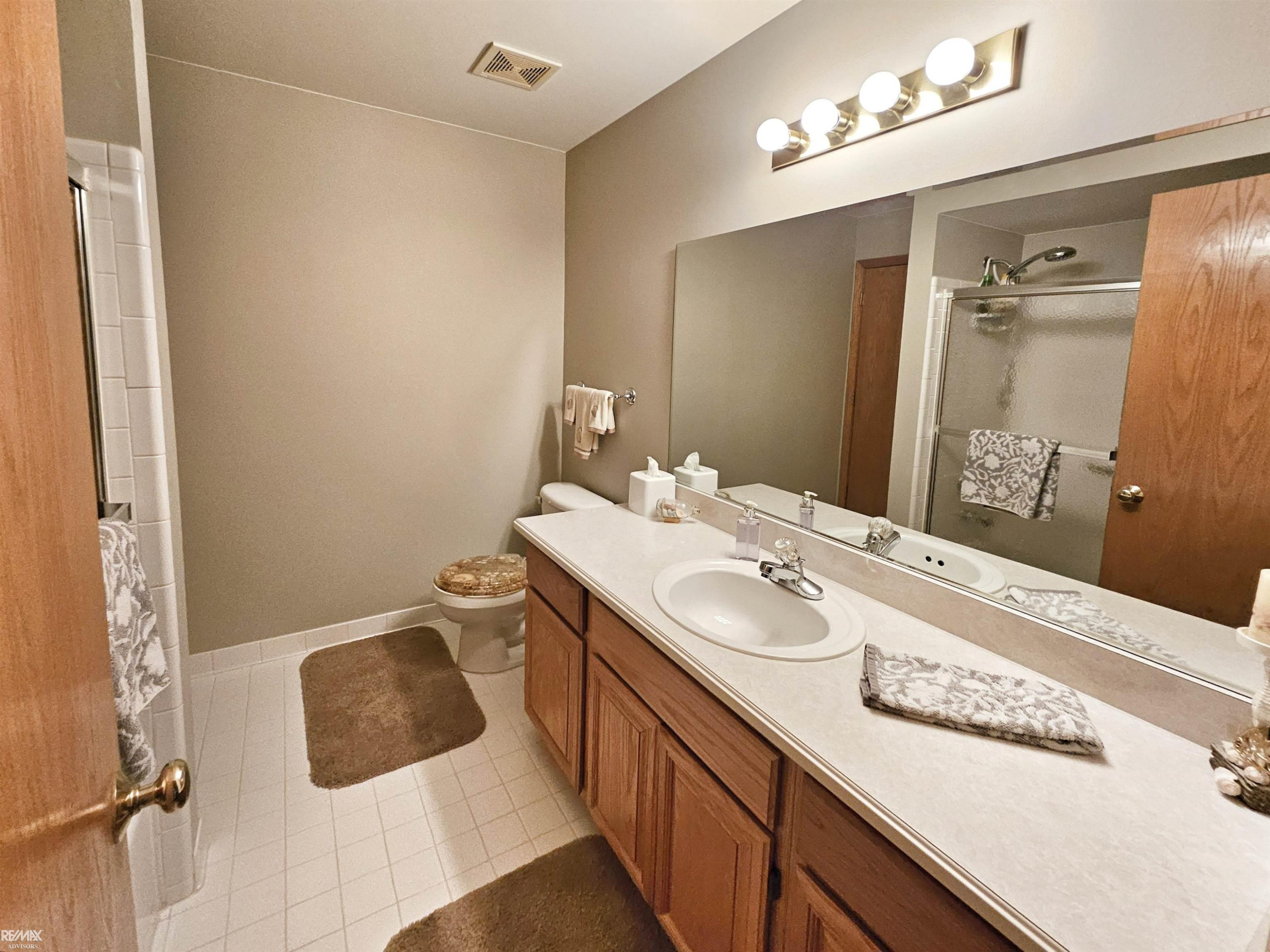 16890 SANDSTONE Circle, MI 48042 — Photo 27