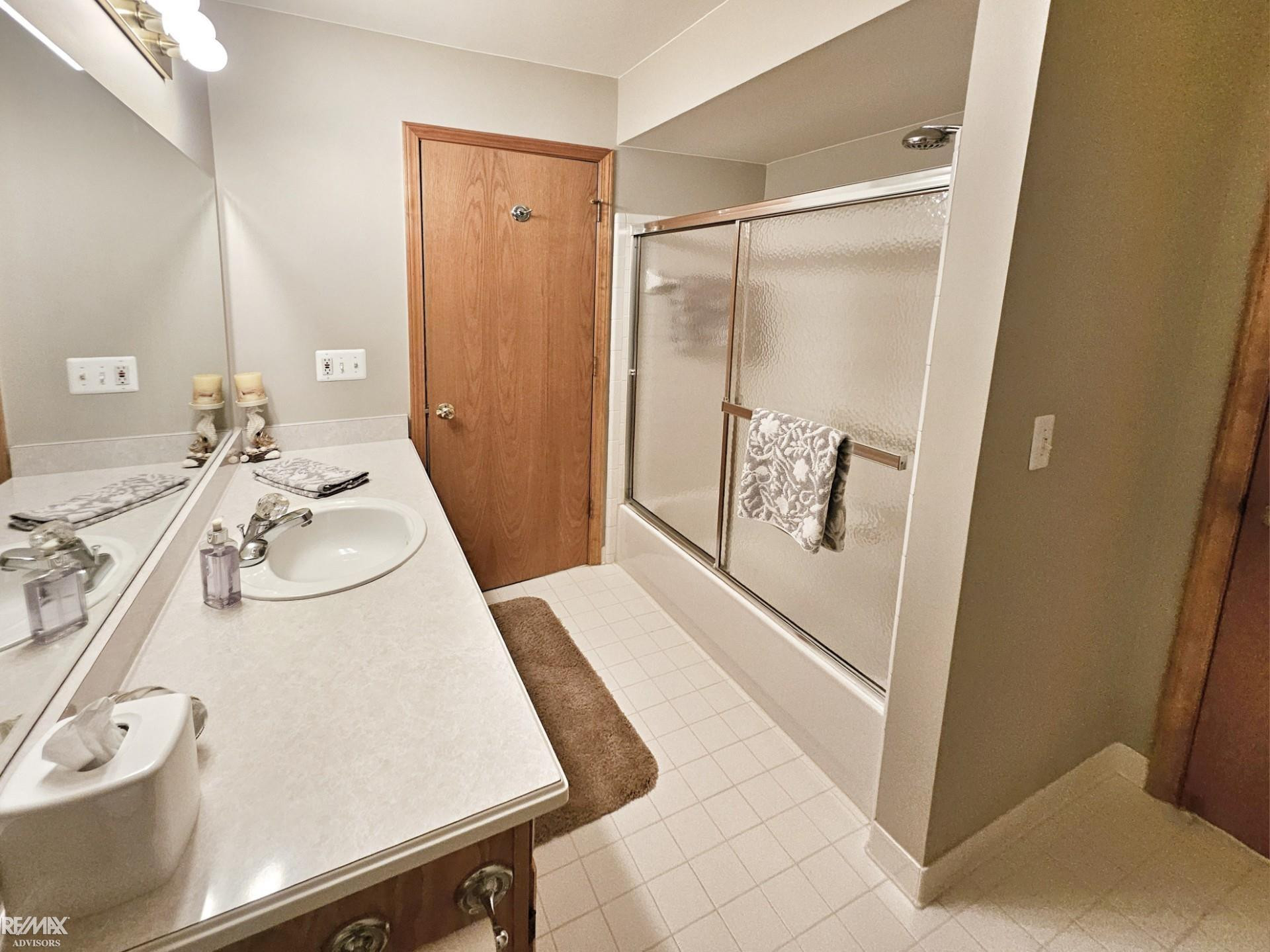 16890 SANDSTONE Circle, MI 48042 — Photo 28