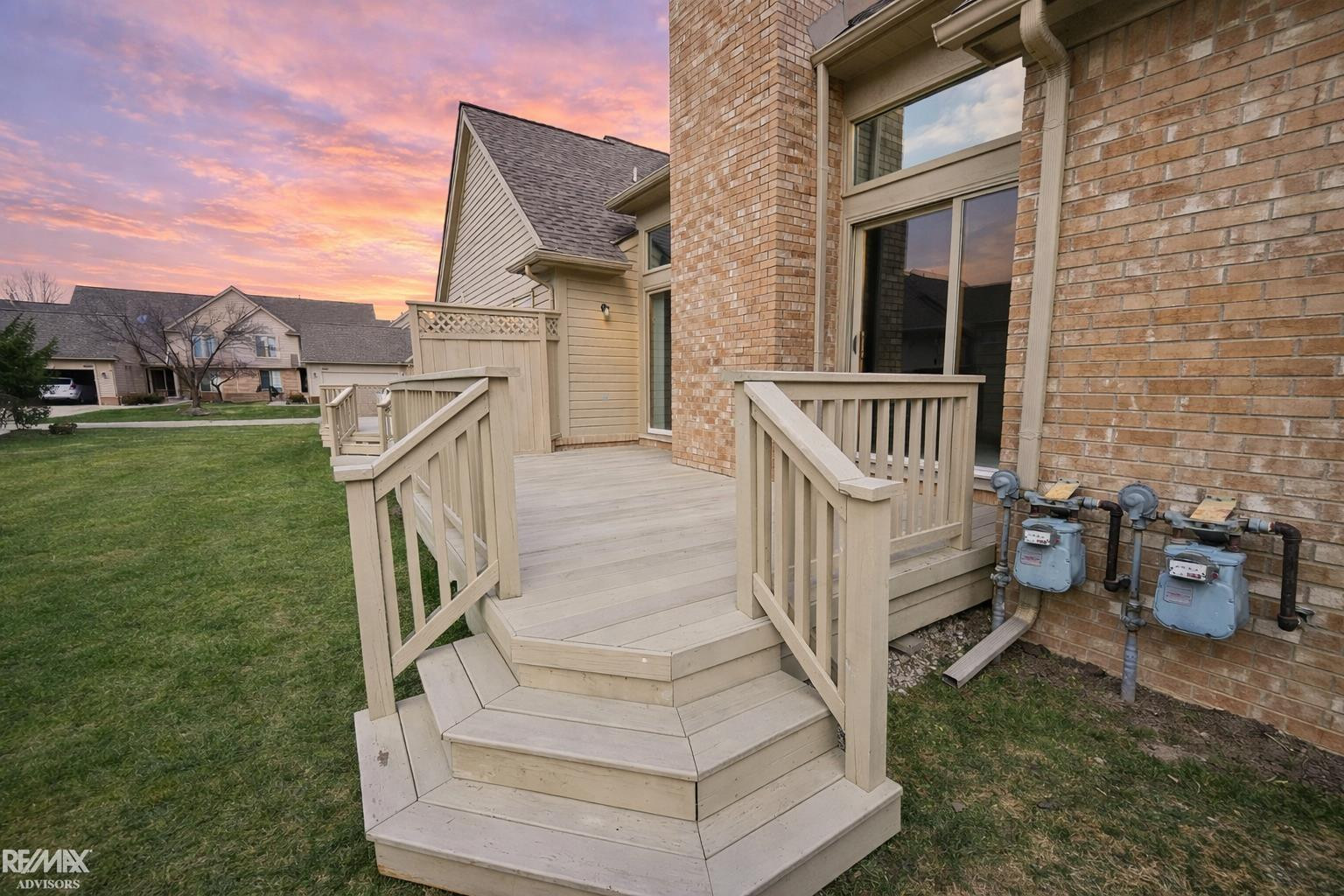 16890 SANDSTONE Circle, MI 48042 — Photo 38