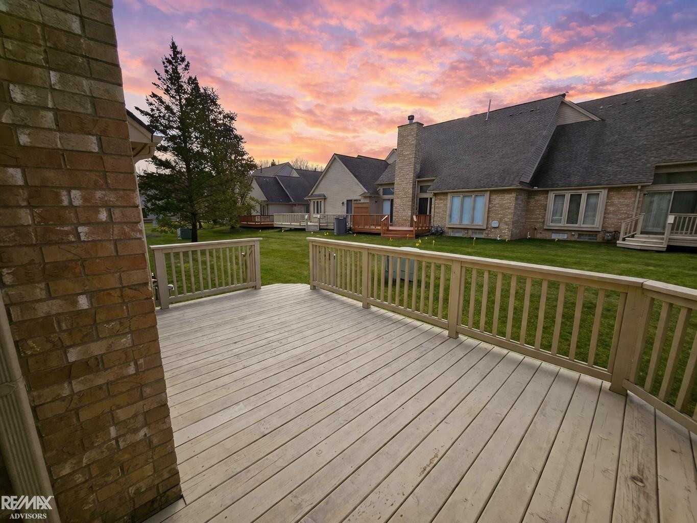 16890 SANDSTONE Circle, MI 48042 — Photo 39