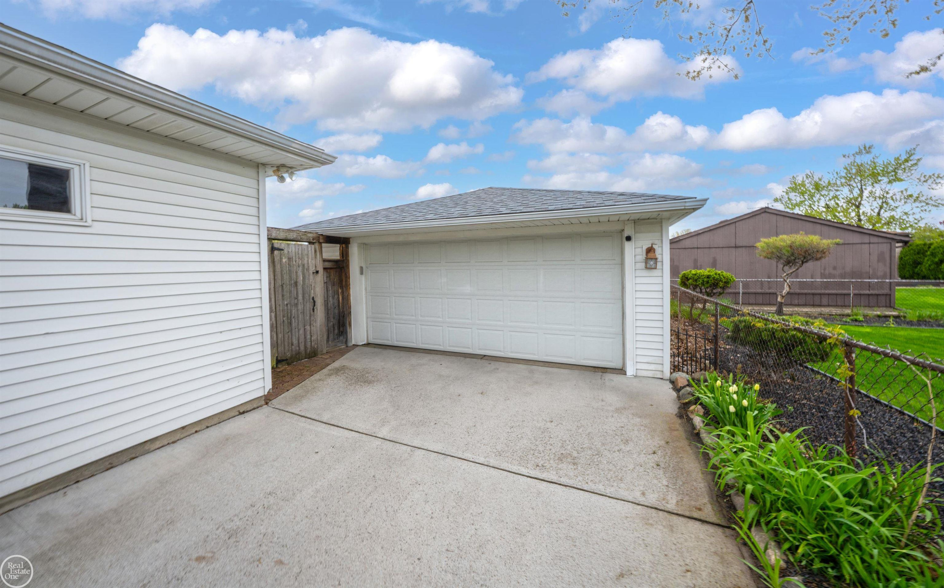 16243 Secretariat Avenue, Roseville, MI 48066 — Photo 9