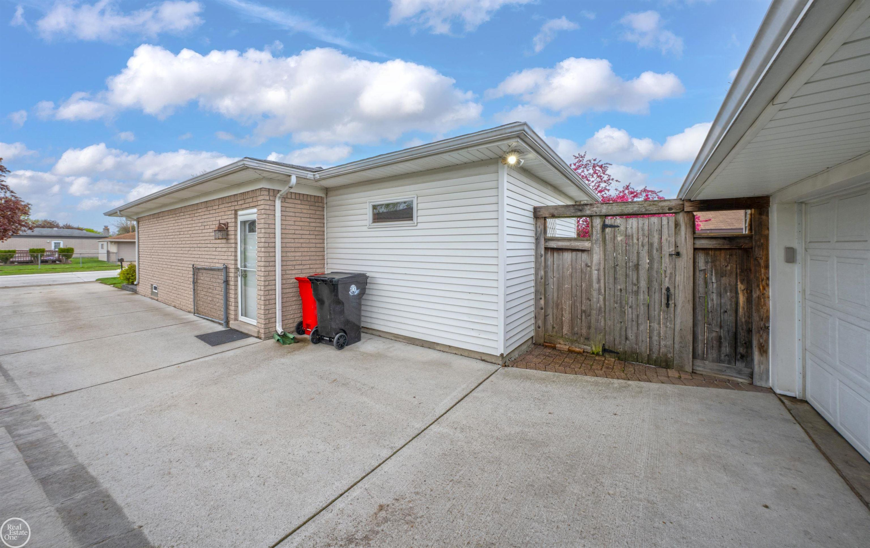 16243 Secretariat Avenue, Roseville, MI 48066 — Photo 10