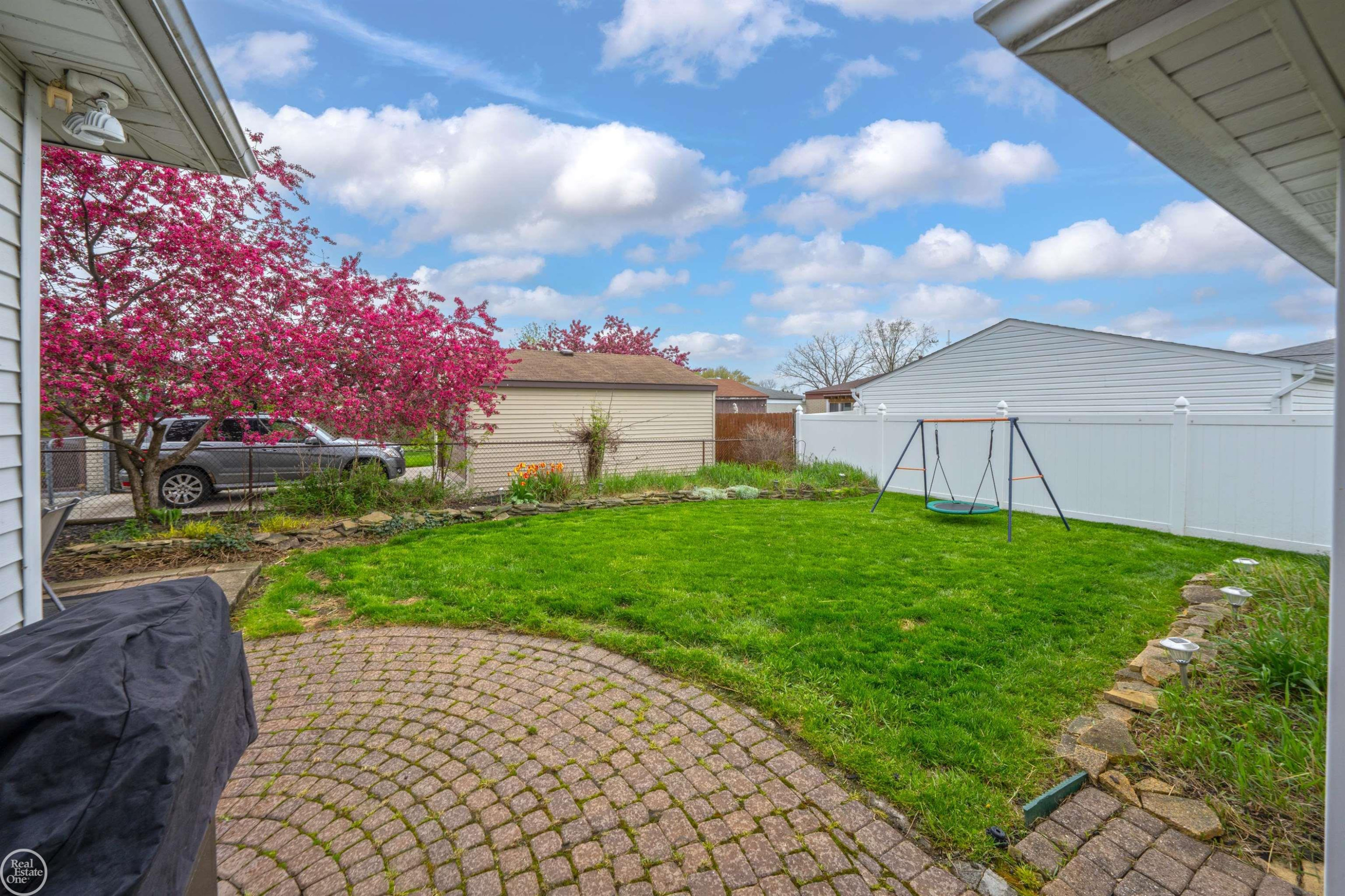 16243 Secretariat Avenue, Roseville, MI 48066 — Photo 11