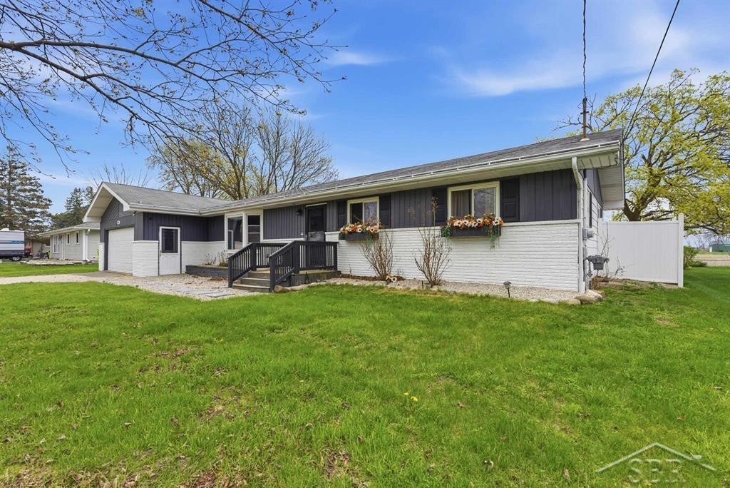 1075 Eddie Drive, Auburn, MI 48611 — Photo 2