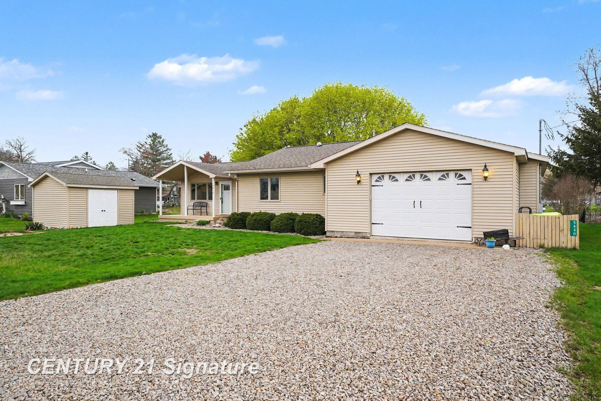 5430 S Pine Street, MI 48612 — Photo 26