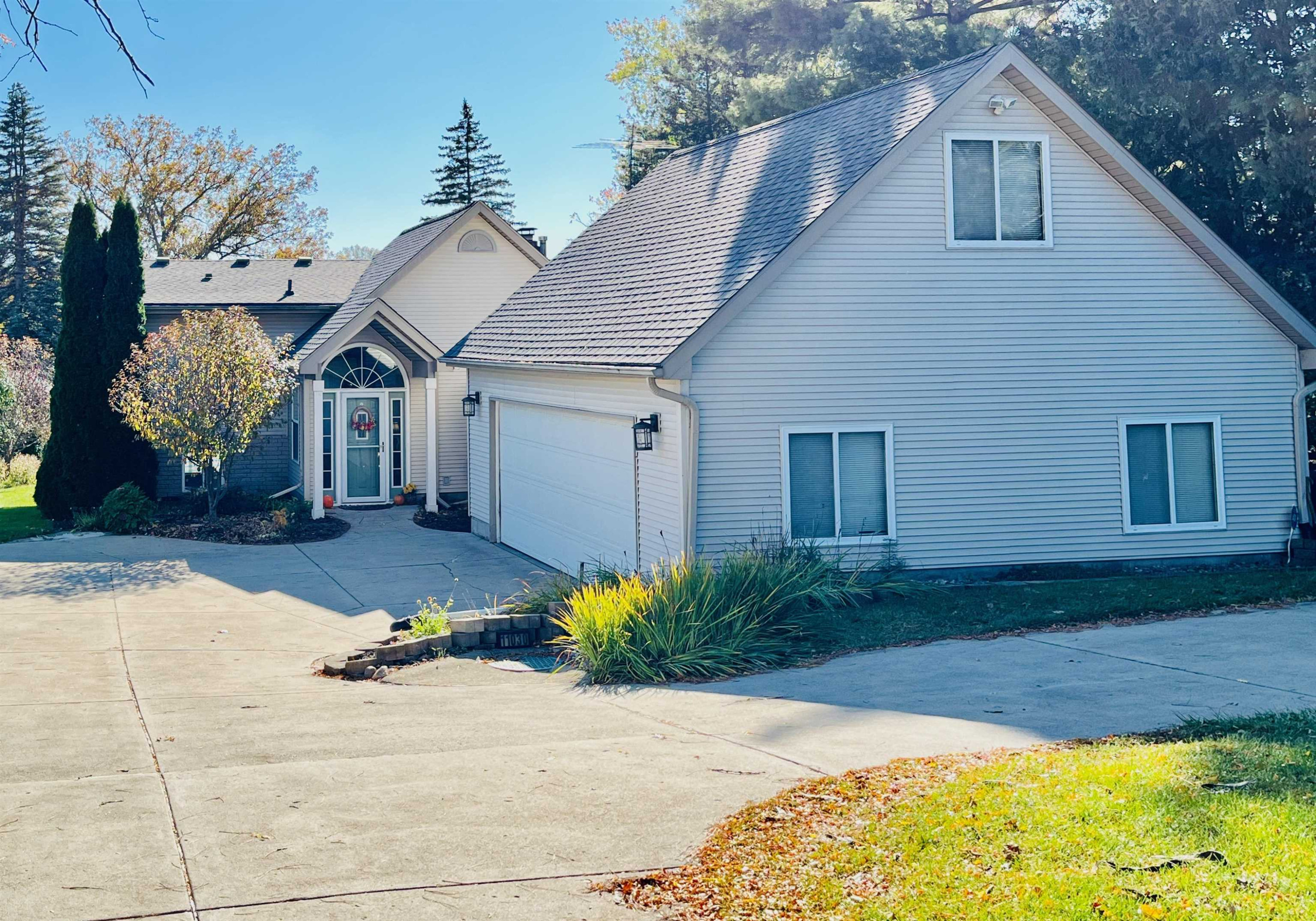 11030 White Lake Road, Fenton, MI 48430