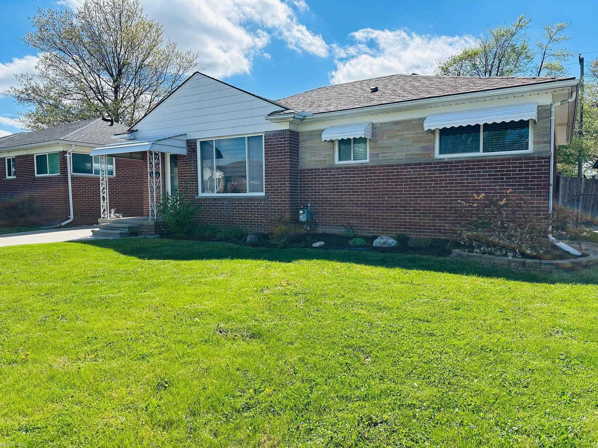 25925 Harmon Street, Saint Clair Shores, MI 48081 — Photo 2