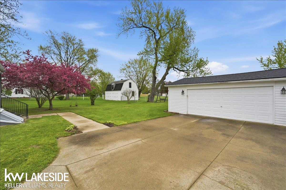 8222 Devon Drive, Shelby Twp, MI 48317 — Photo 10
