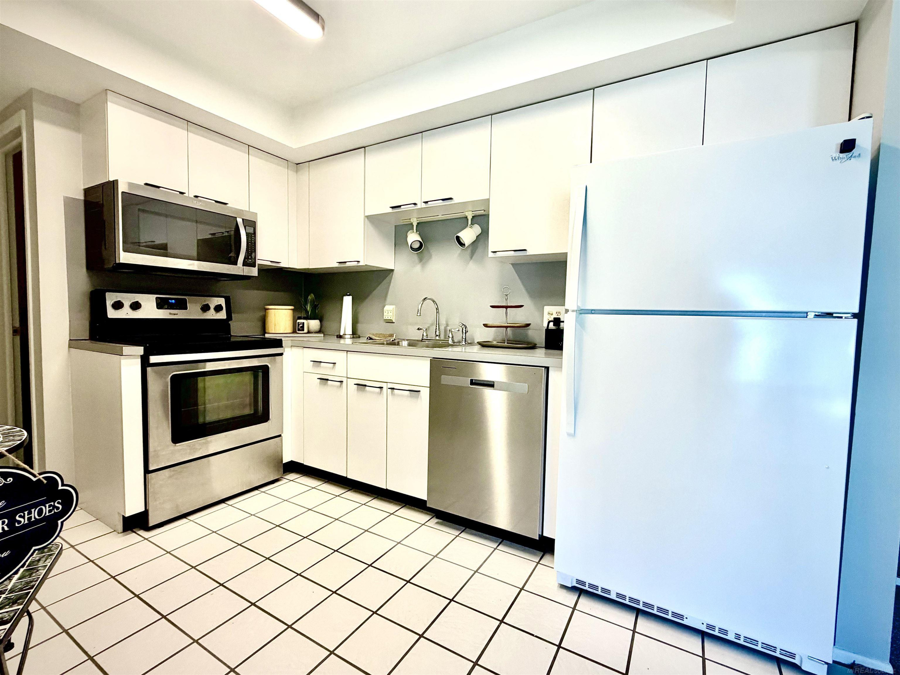 8216 Karam Boulevard, 4, Warren, MI 48093 — Photo 11