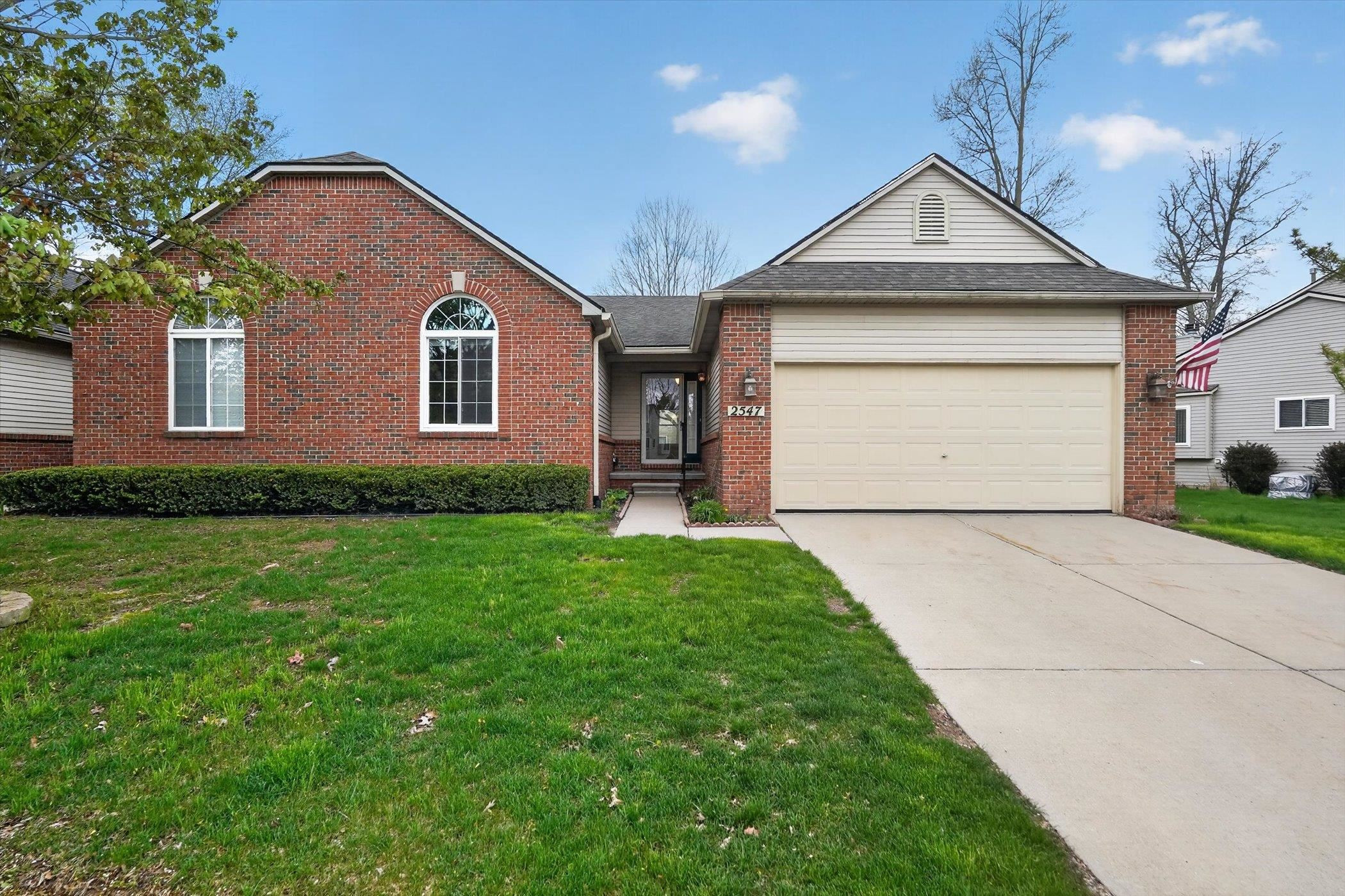 2547 Woodcliff Trail, Hartland, MI 48353