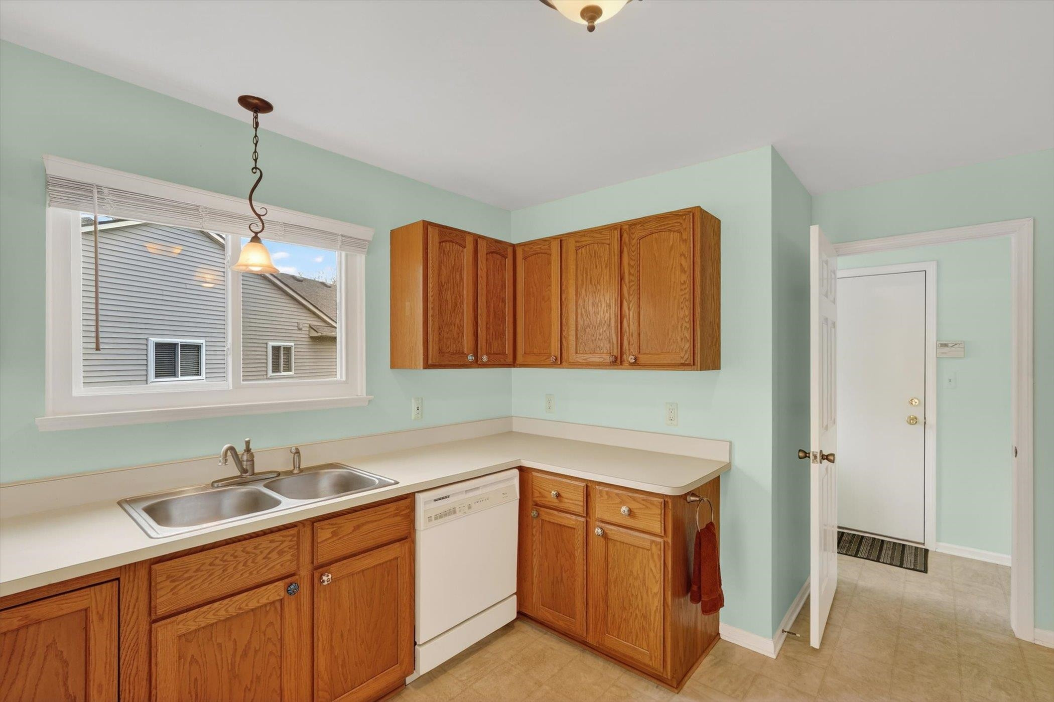2547 Woodcliff Trail, Hartland, MI 48353 — Photo 13