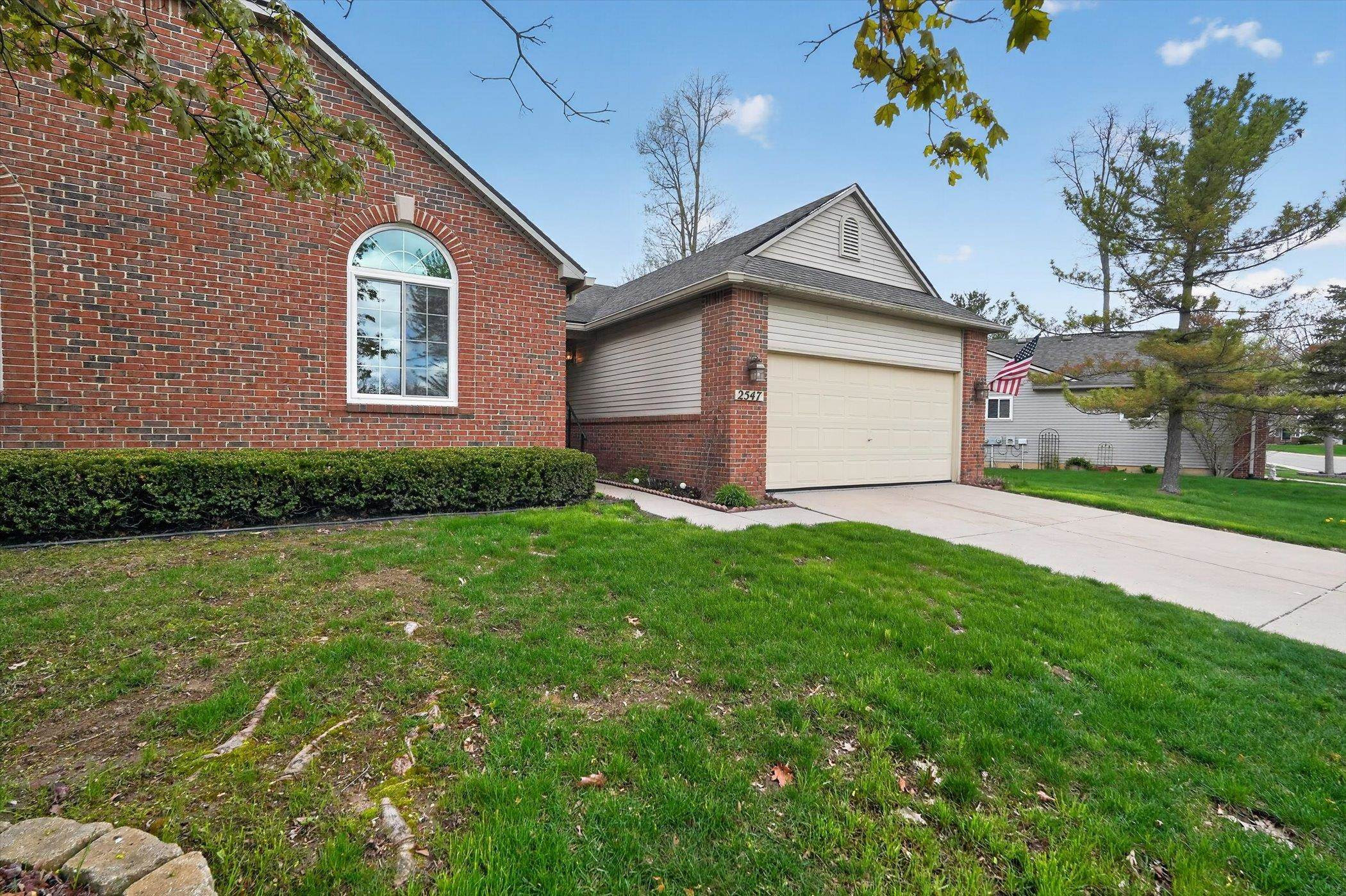 2547 Woodcliff Trail, Hartland, MI 48353 — Photo 40