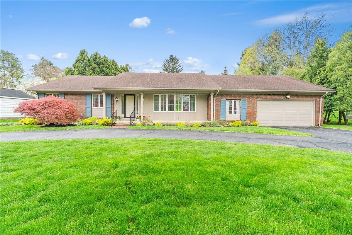 1131 Riverside Drive, Owosso, MI 48867 — front exterior