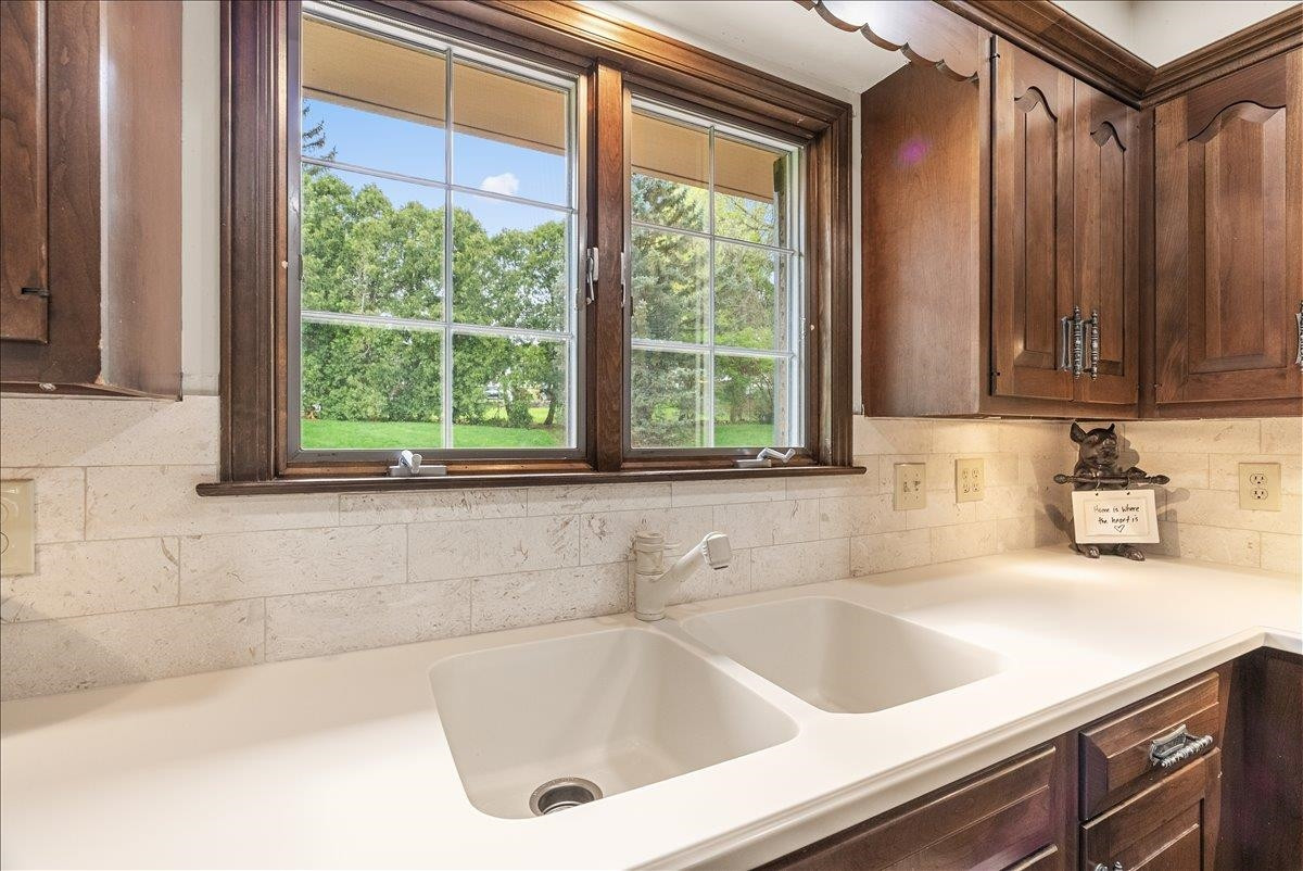 1131 Riverside Drive, Owosso, MI 48867 — Photo 33
