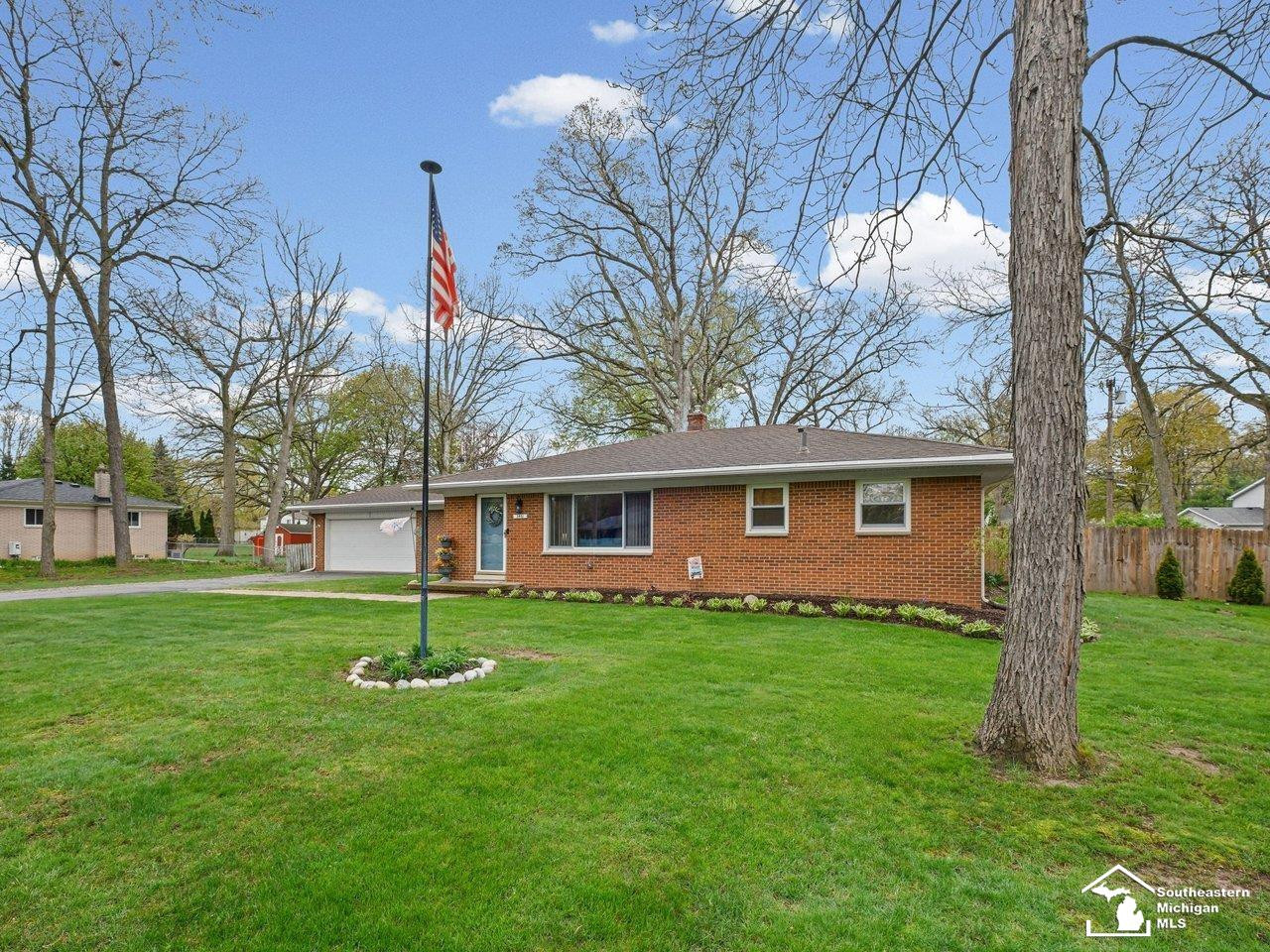 3481 Watkins Lake Road, Waterford, MI 48328 — Photo 3