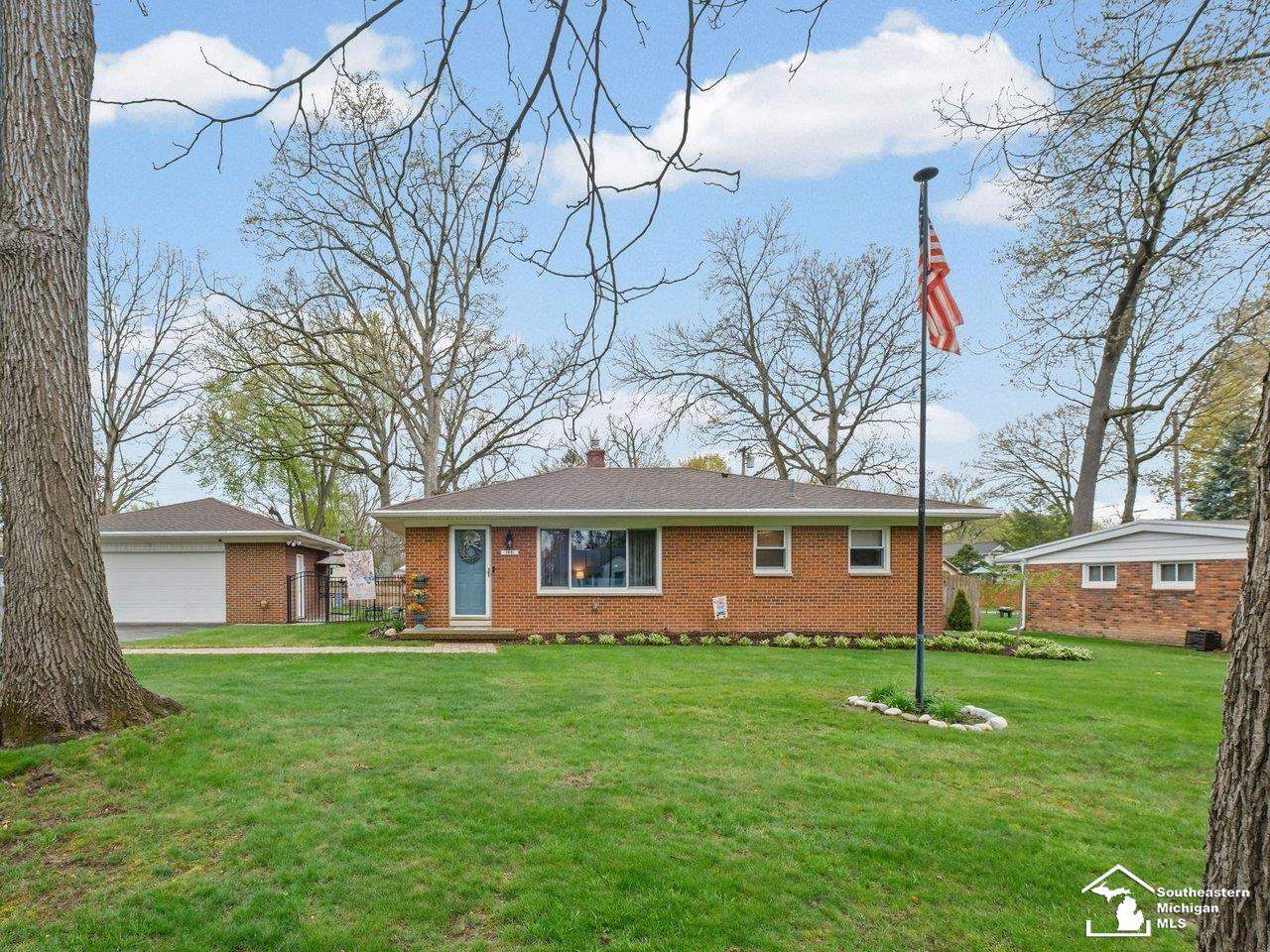 3481 Watkins Lake Road, Waterford, MI 48328 — Photo 4