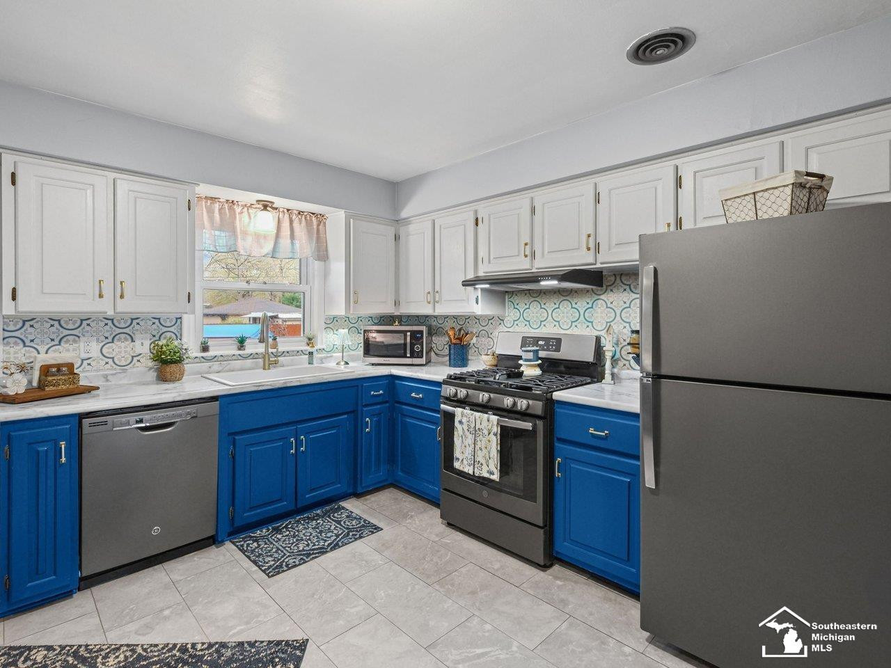 3481 Watkins Lake Road, Waterford, MI 48328 — Photo 11