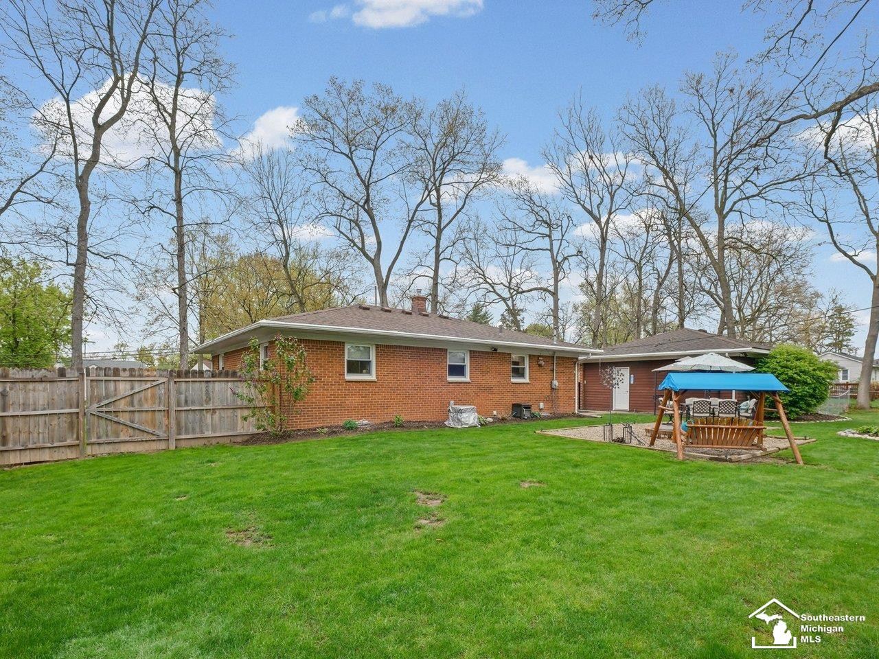 3481 Watkins Lake Road, Waterford, MI 48328 — Photo 31