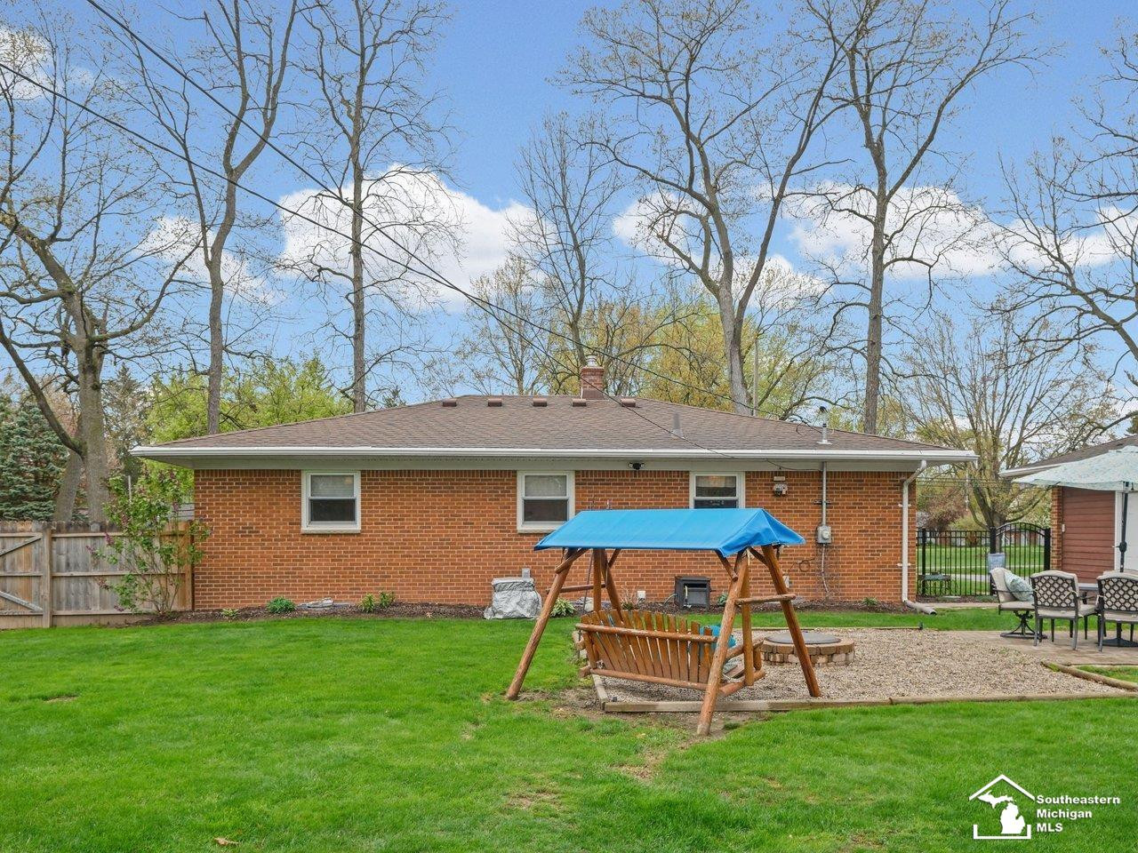 3481 Watkins Lake Road, Waterford, MI 48328 — Photo 33