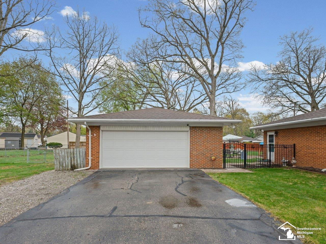 3481 Watkins Lake Road, Waterford, MI 48328 — Photo 36