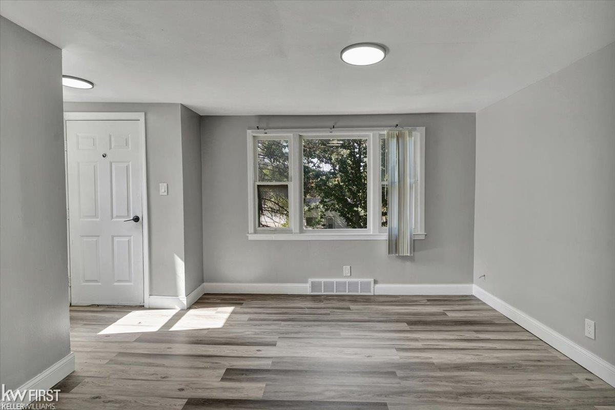 3200 N Averill Avenue, MI 48506 — Photo 3