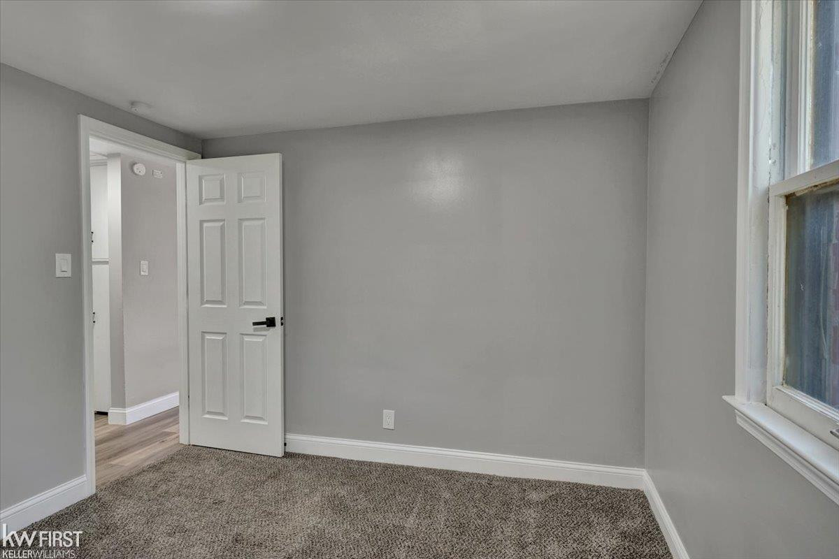 3200 N Averill Avenue, MI 48506 — Photo 9