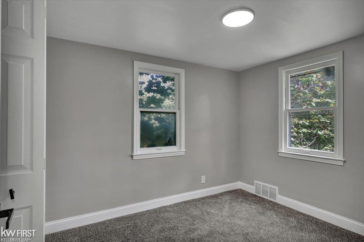 3200 N Averill Avenue, MI 48506 — Photo 10