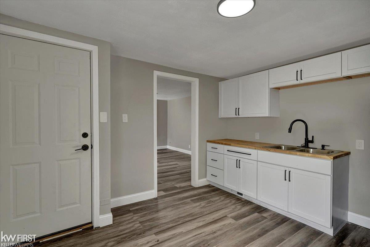 3200 N Averill Avenue, MI 48506 — Photo 13